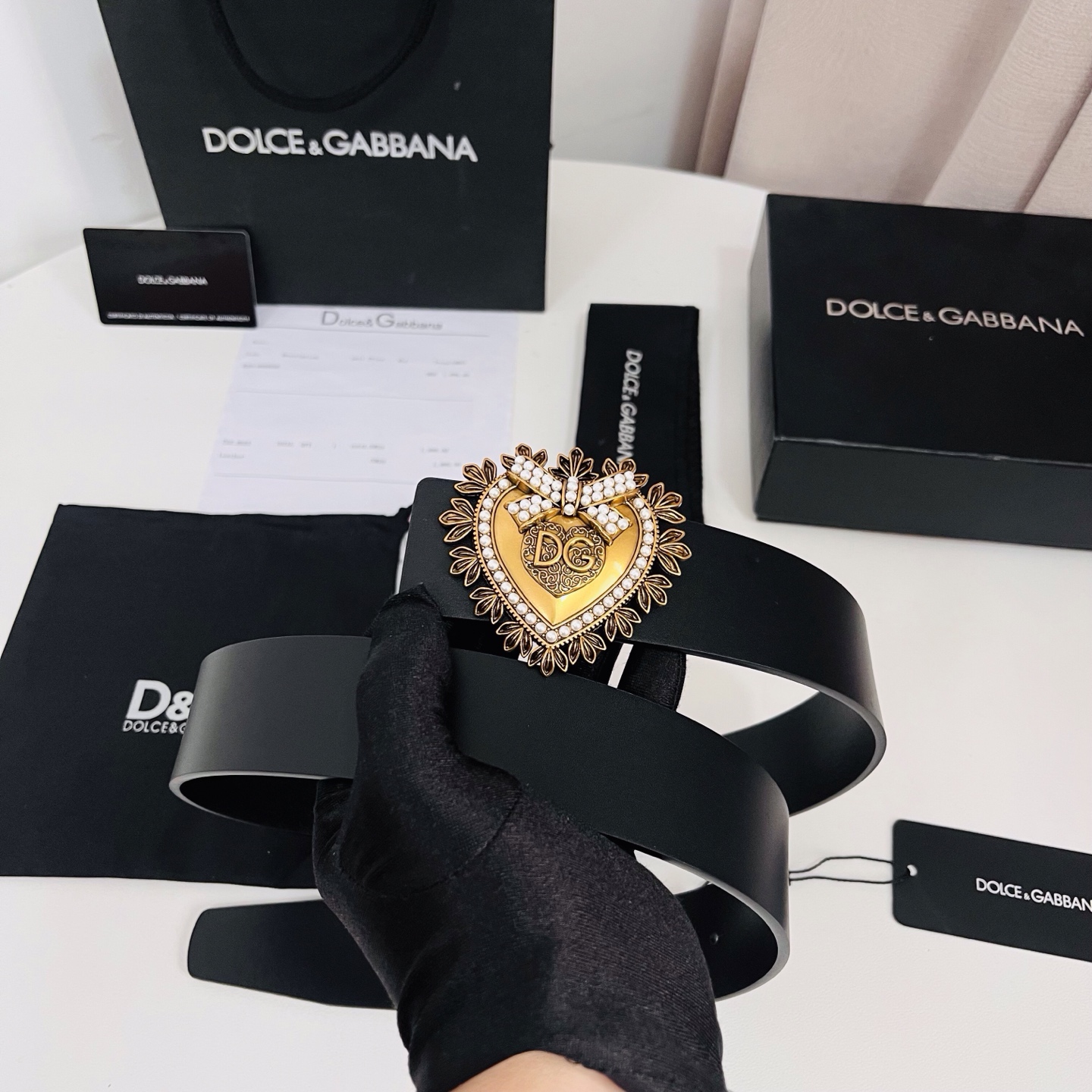 Dolce&Gabbana 新款 金色电镀金属徽标搭扣•搭扣下方设有点扣• 无镍搭扣与配件• 意大利制造