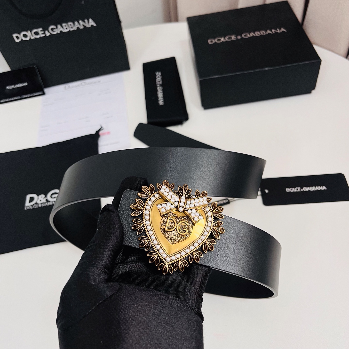 Dolce&Gabbana 新款 金色电镀金属徽标搭扣•搭扣下方设有点扣• 无镍搭扣与配件• 意大利制造