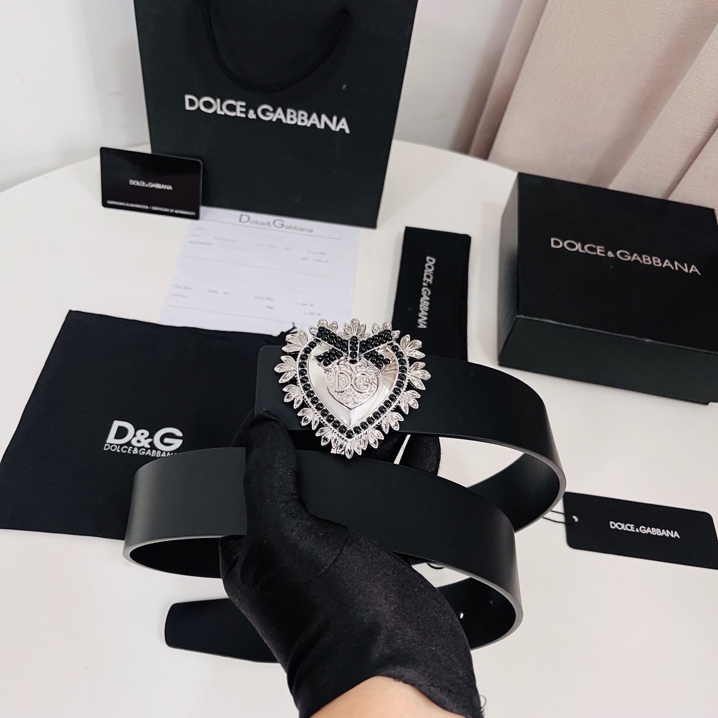 Dolce&Gabbana 新款 金色电镀金属徽标搭扣•搭扣下方设有点扣• 无镍搭扣与配件• 意大利制造