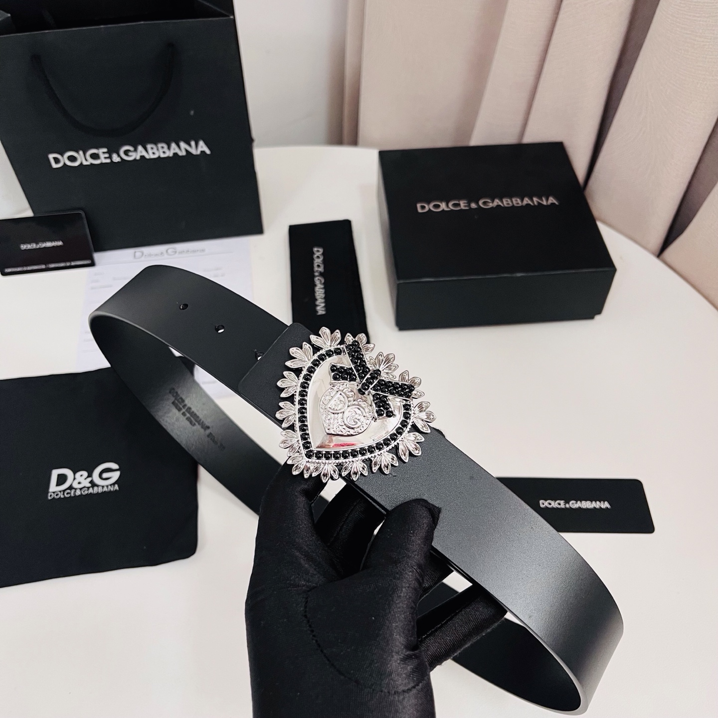 Dolce&Gabbana 新款 金色电镀金属徽标搭扣•搭扣下方设有点扣• 无镍搭扣与配件• 意大利制造