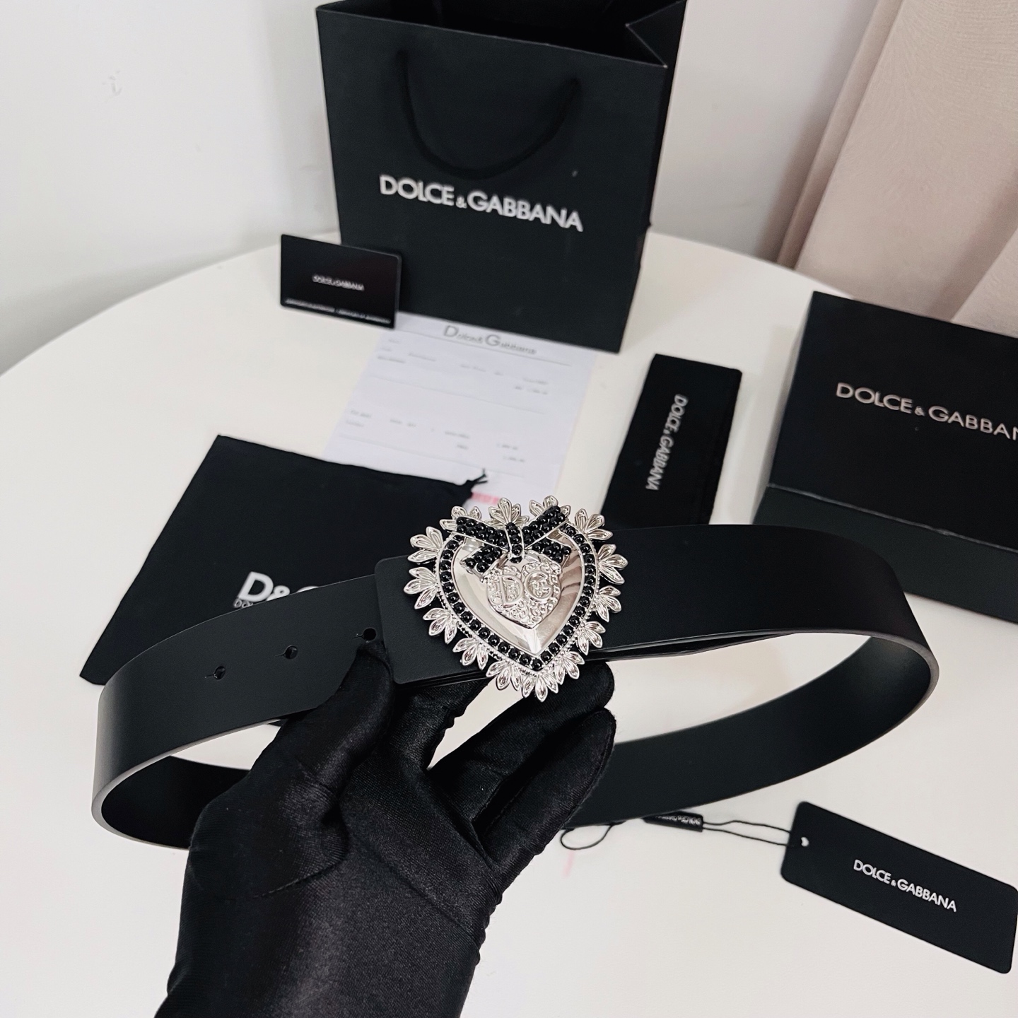 Dolce&Gabbana 新款 金色电镀金属徽标搭扣•搭扣下方设有点扣• 无镍搭扣与配件• 意大利制造