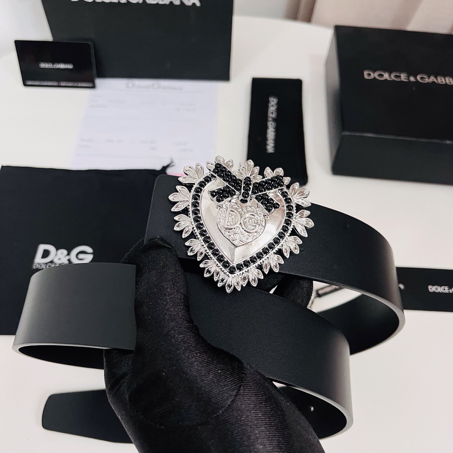 Dolce&Gabbana 新款 金色电镀金属徽标搭扣•搭扣下方设有点扣• 无镍搭扣与配件• 意大利制造