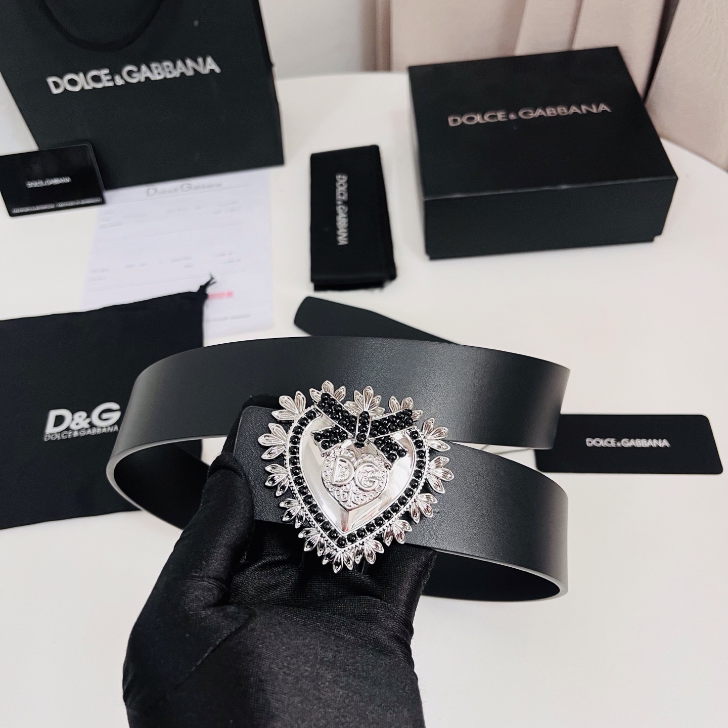 Dolce&Gabbana 新款 金色电镀金属徽标搭扣•搭扣下方设有点扣• 无镍搭扣与配件• 意大利制造
