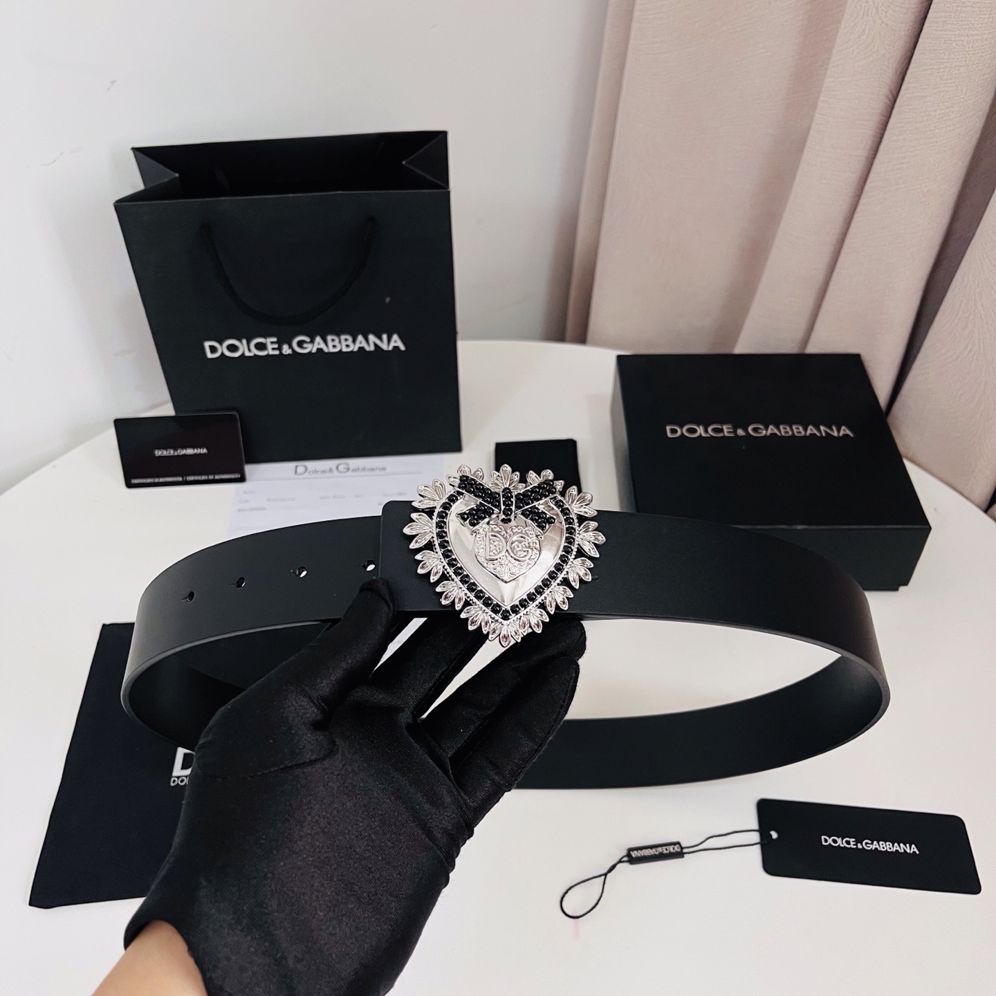 Dolce&Gabbana 新款 金色电镀金属徽标搭扣•搭扣下方设有点扣• 无镍搭扣与配件• 意大利制造