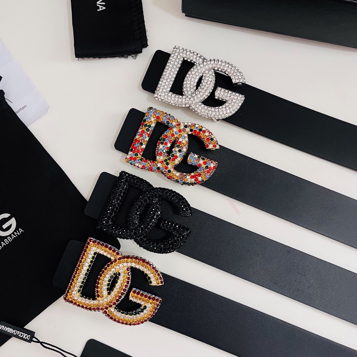 Dolce&Gabbana 新款 满天星 电镀金属徽标搭扣•搭扣下方设有点扣• 无镍搭扣与配件• 意大利