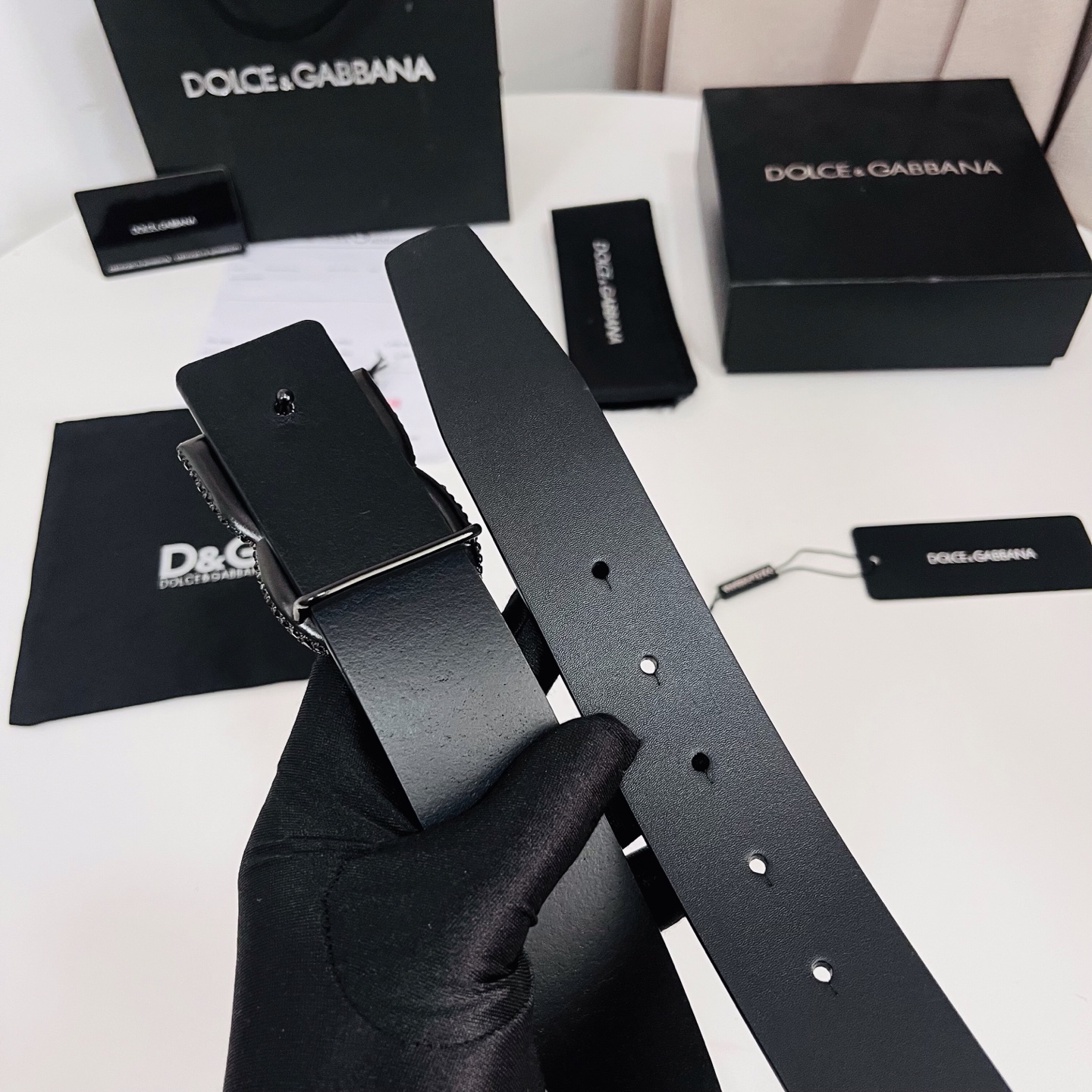 Dolce&Gabbana 新款 满天星 电镀金属徽标搭扣•搭扣下方设有点扣• 无镍搭扣与配件• 意大利