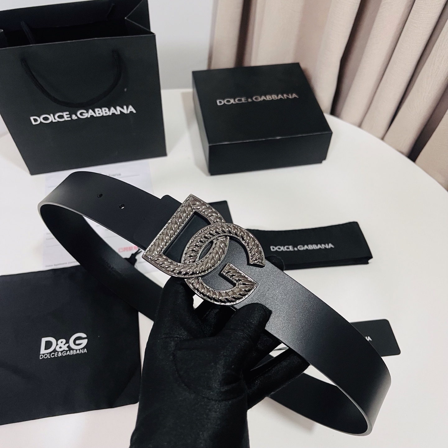 Dolce&Gabbana 新款 金色电镀金属徽标搭扣•搭扣下方设有点扣• 无镍搭扣与配件• 意大利制造