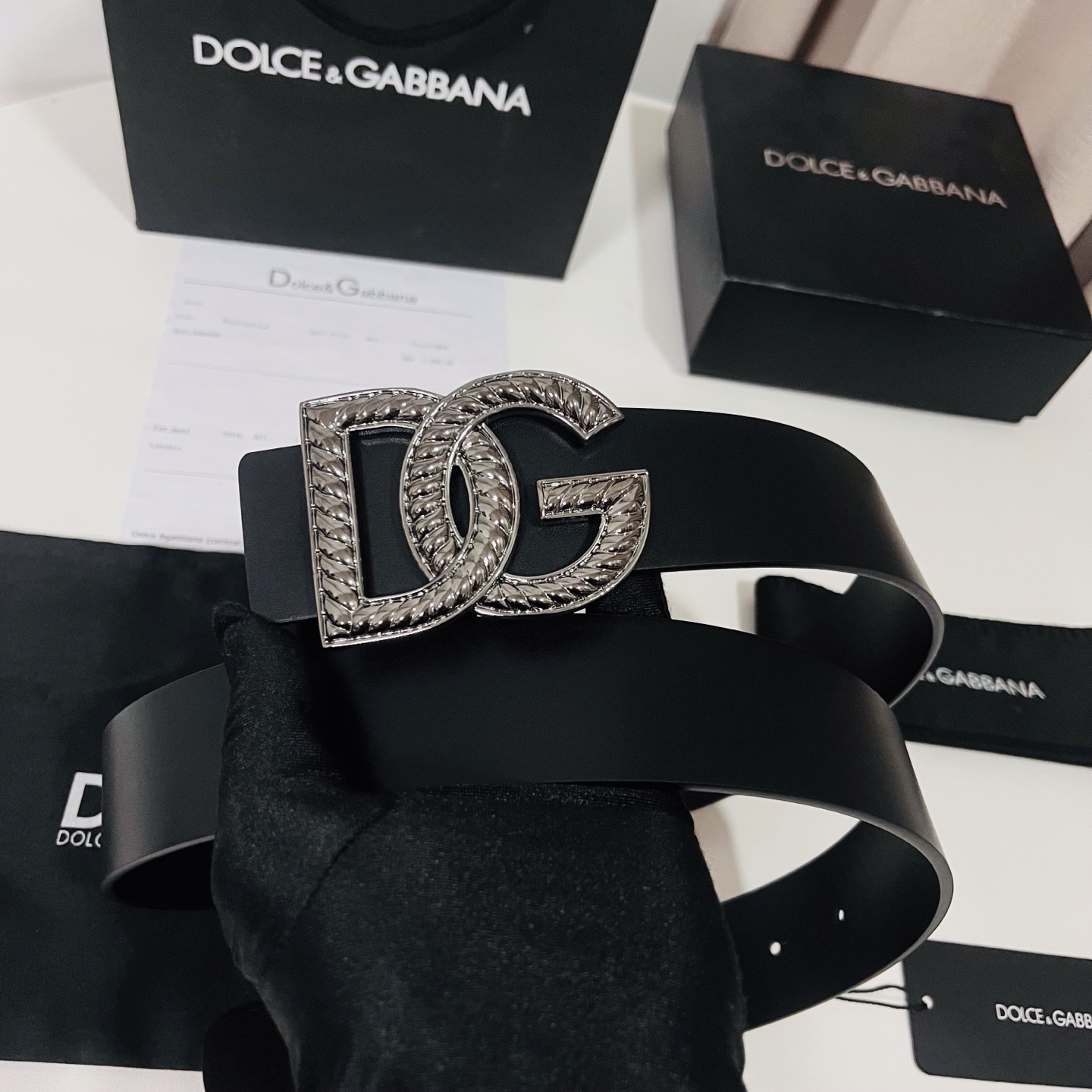 Dolce&Gabbana 新款 金色电镀金属徽标搭扣•搭扣下方设有点扣• 无镍搭扣与配件• 意大利制造