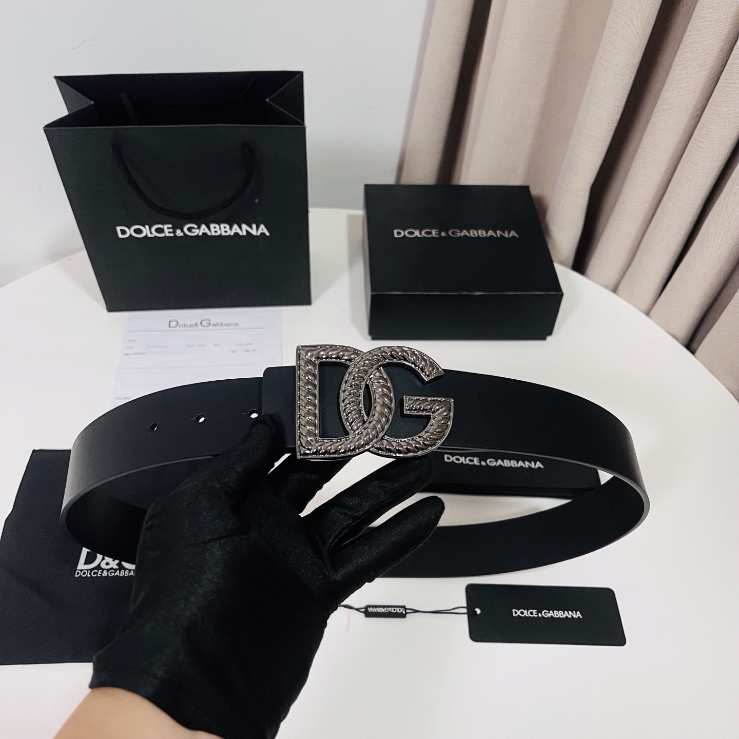Dolce&Gabbana 新款 金色电镀金属徽标搭扣•搭扣下方设有点扣• 无镍搭扣与配件• 意大利制造