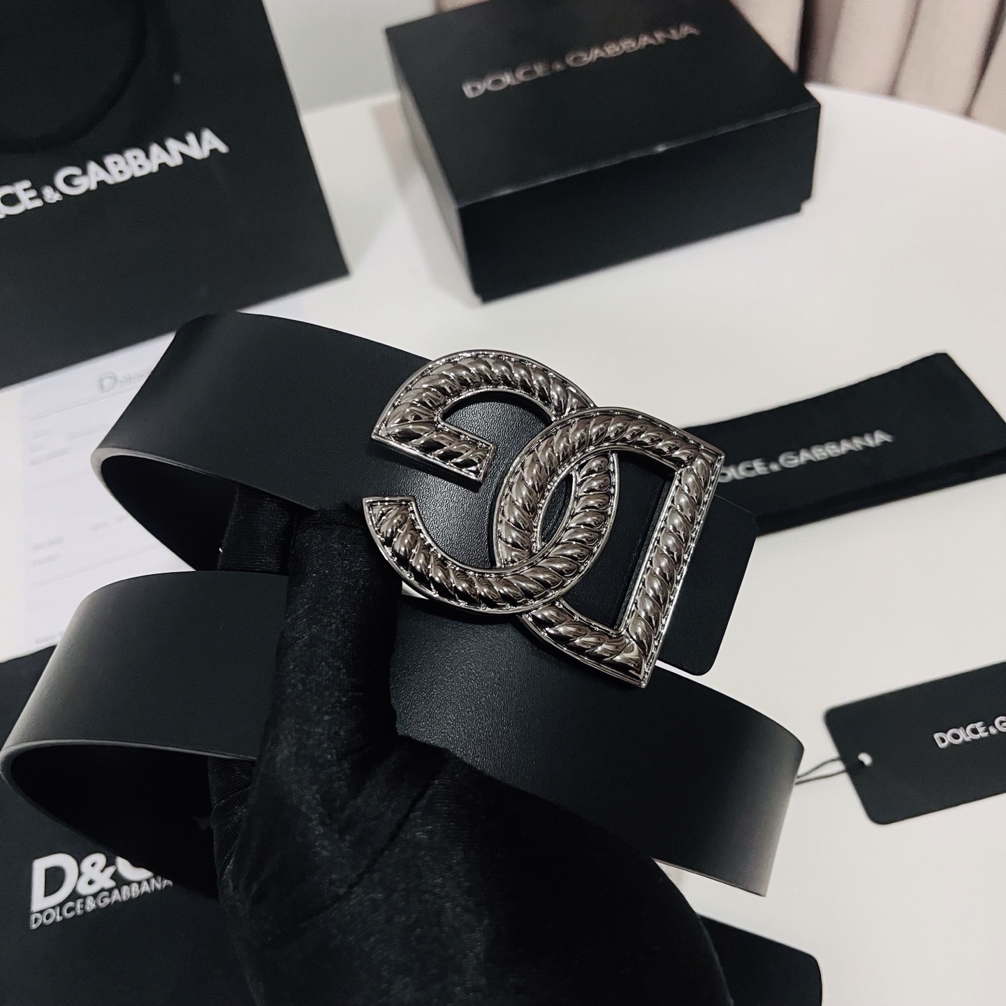 Dolce&Gabbana 新款 金色电镀金属徽标搭扣•搭扣下方设有点扣• 无镍搭扣与配件• 意大利制造