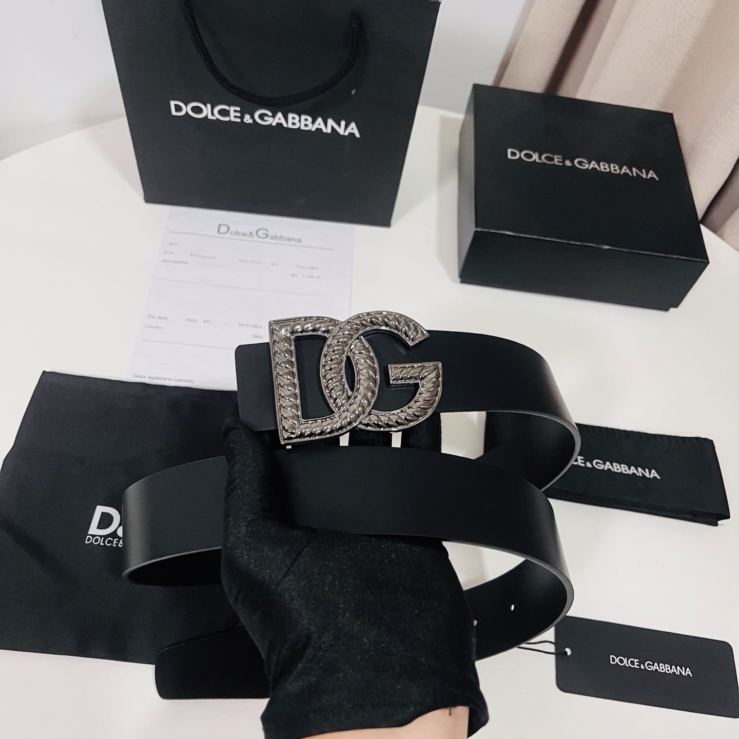Dolce&Gabbana 新款 金色电镀金属徽标搭扣•搭扣下方设有点扣• 无镍搭扣与配件• 意大利制造
