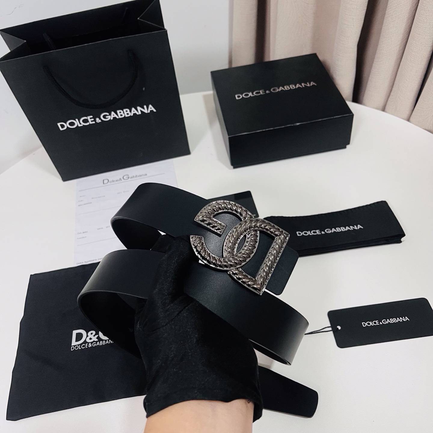 Dolce&Gabbana 新款 金色电镀金属徽标搭扣•搭扣下方设有点扣• 无镍搭扣与配件• 意大利制造