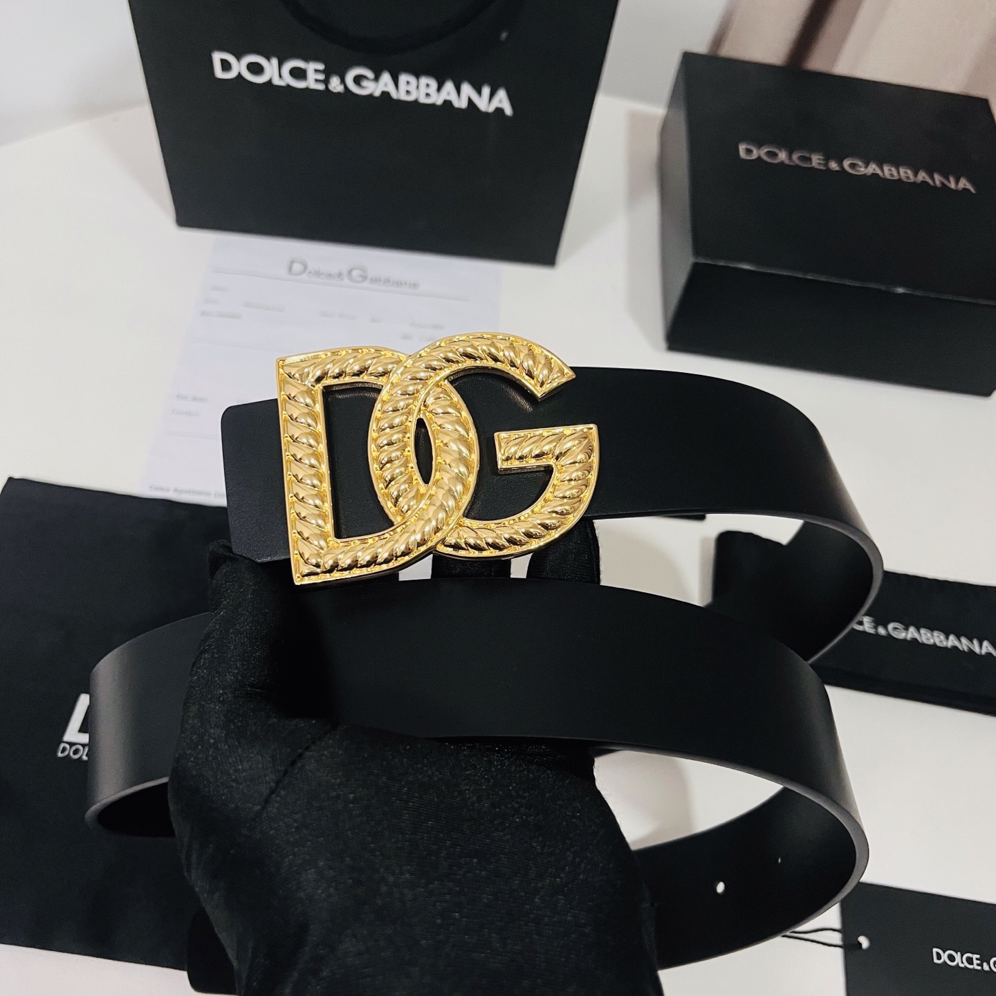 Dolce&Gabbana 新款 金色电镀金属徽标搭扣•搭扣下方设有点扣• 无镍搭扣与配件• 意大利制造
