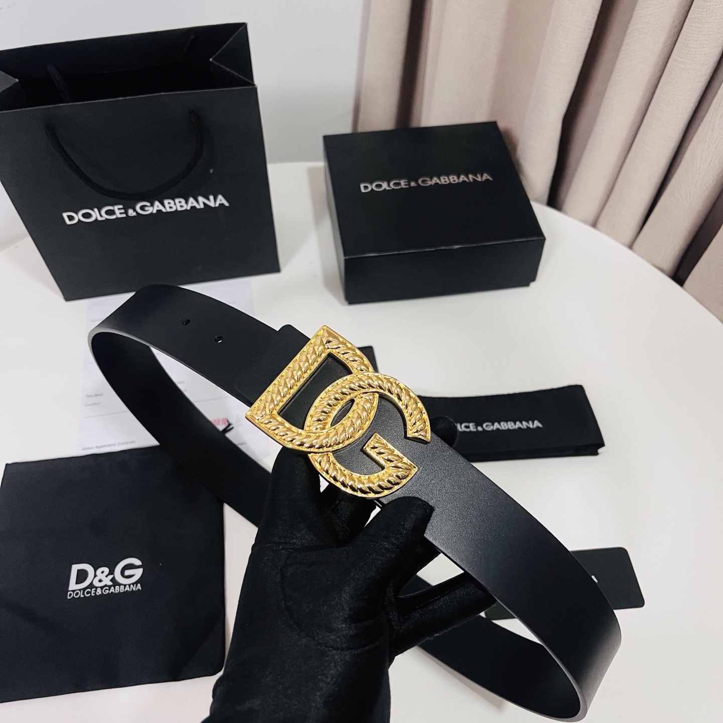 Dolce&Gabbana 新款 金色电镀金属徽标搭扣•搭扣下方设有点扣• 无镍搭扣与配件• 意大利制造