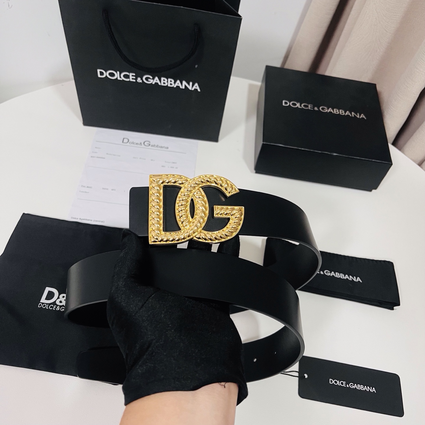 Dolce&Gabbana 新款 金色电镀金属徽标搭扣•搭扣下方设有点扣• 无镍搭扣与配件• 意大利制造