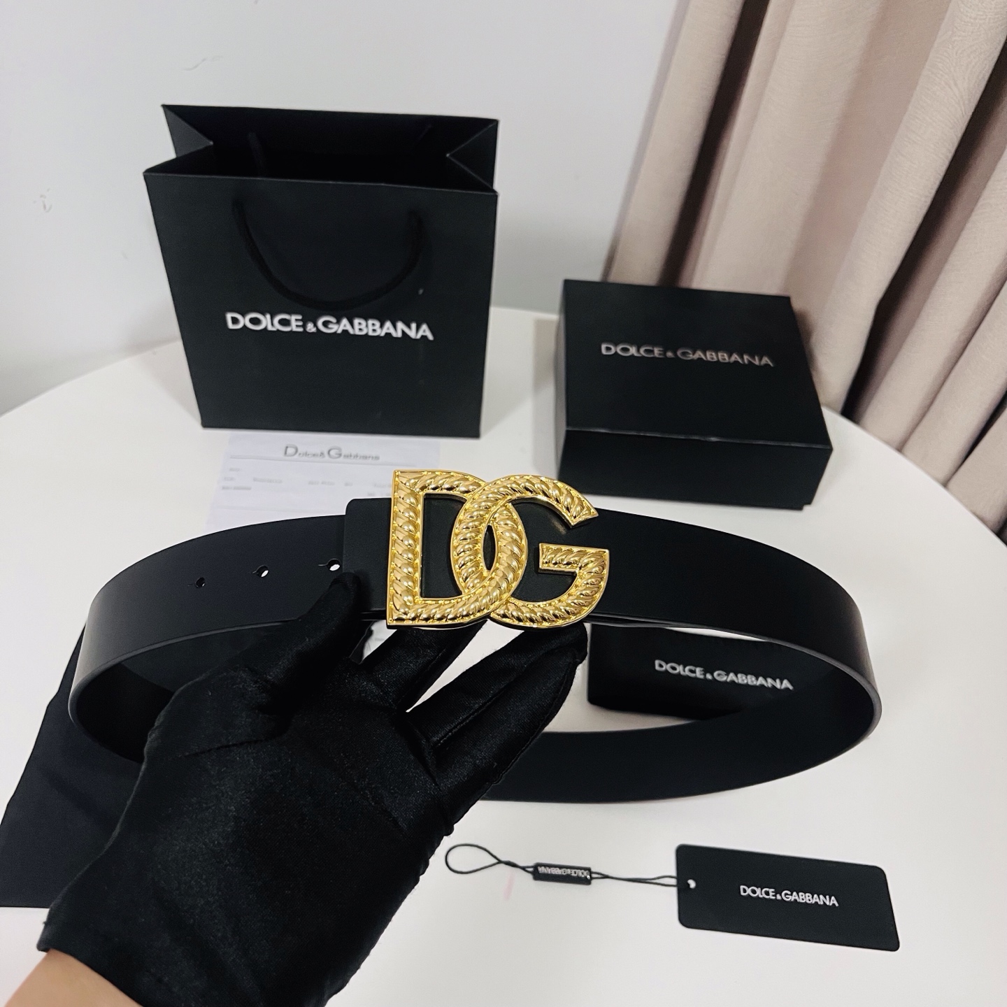 Dolce&Gabbana 新款 金色电镀金属徽标搭扣•搭扣下方设有点扣• 无镍搭扣与配件• 意大利制造