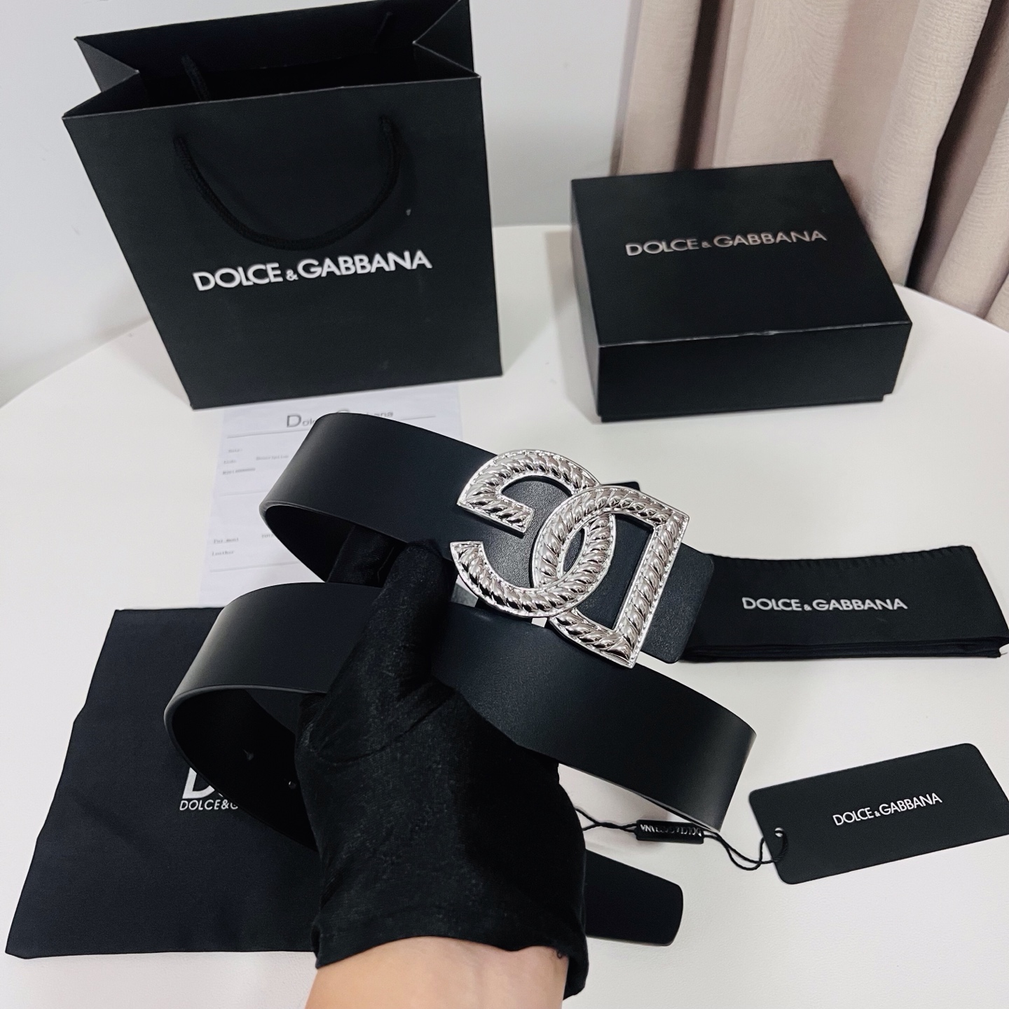 Dolce&Gabbana 新款 金色电镀金属徽标搭扣•搭扣下方设有点扣• 无镍搭扣与配件• 意大利制造