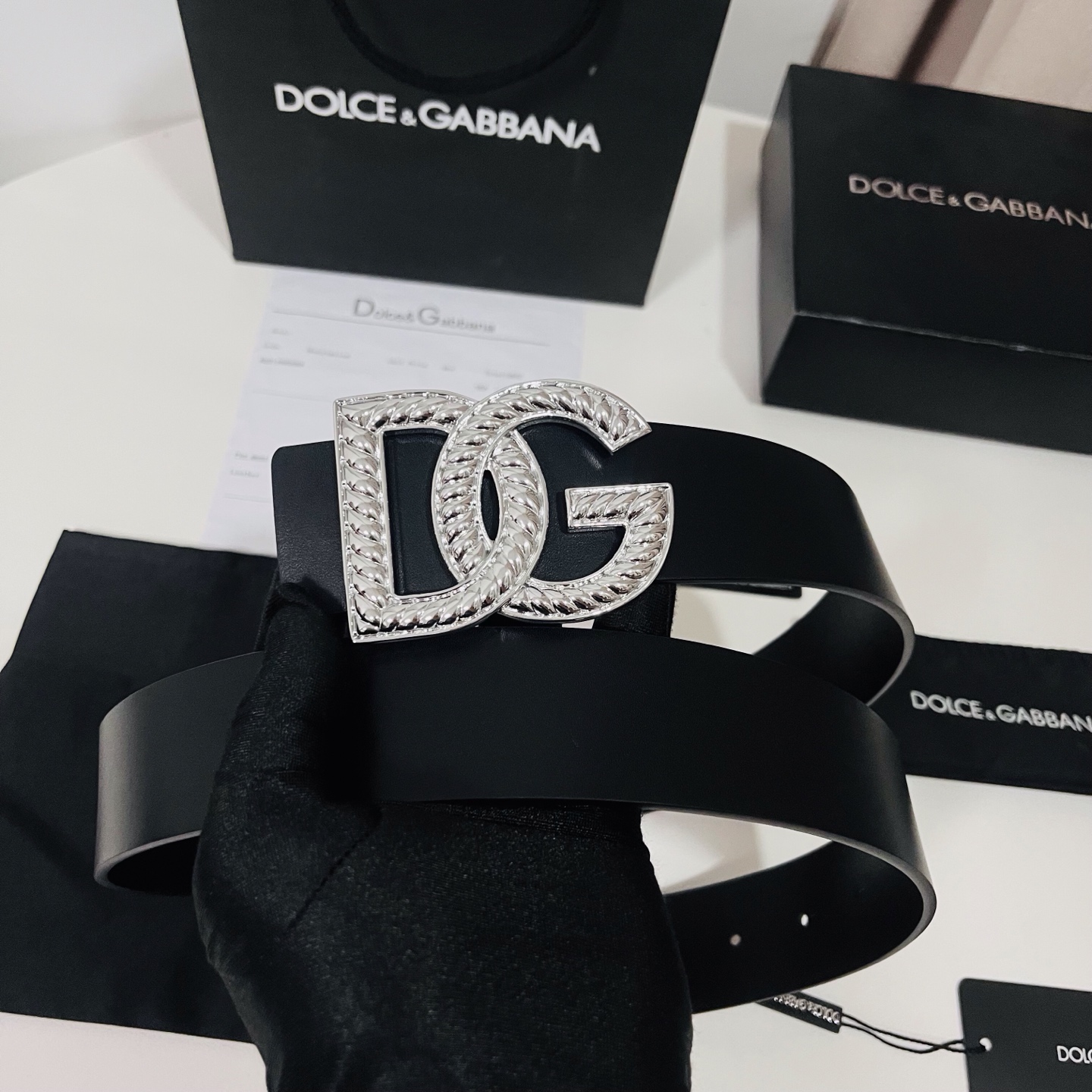 Dolce&Gabbana 新款 金色电镀金属徽标搭扣•搭扣下方设有点扣• 无镍搭扣与配件• 意大利制造