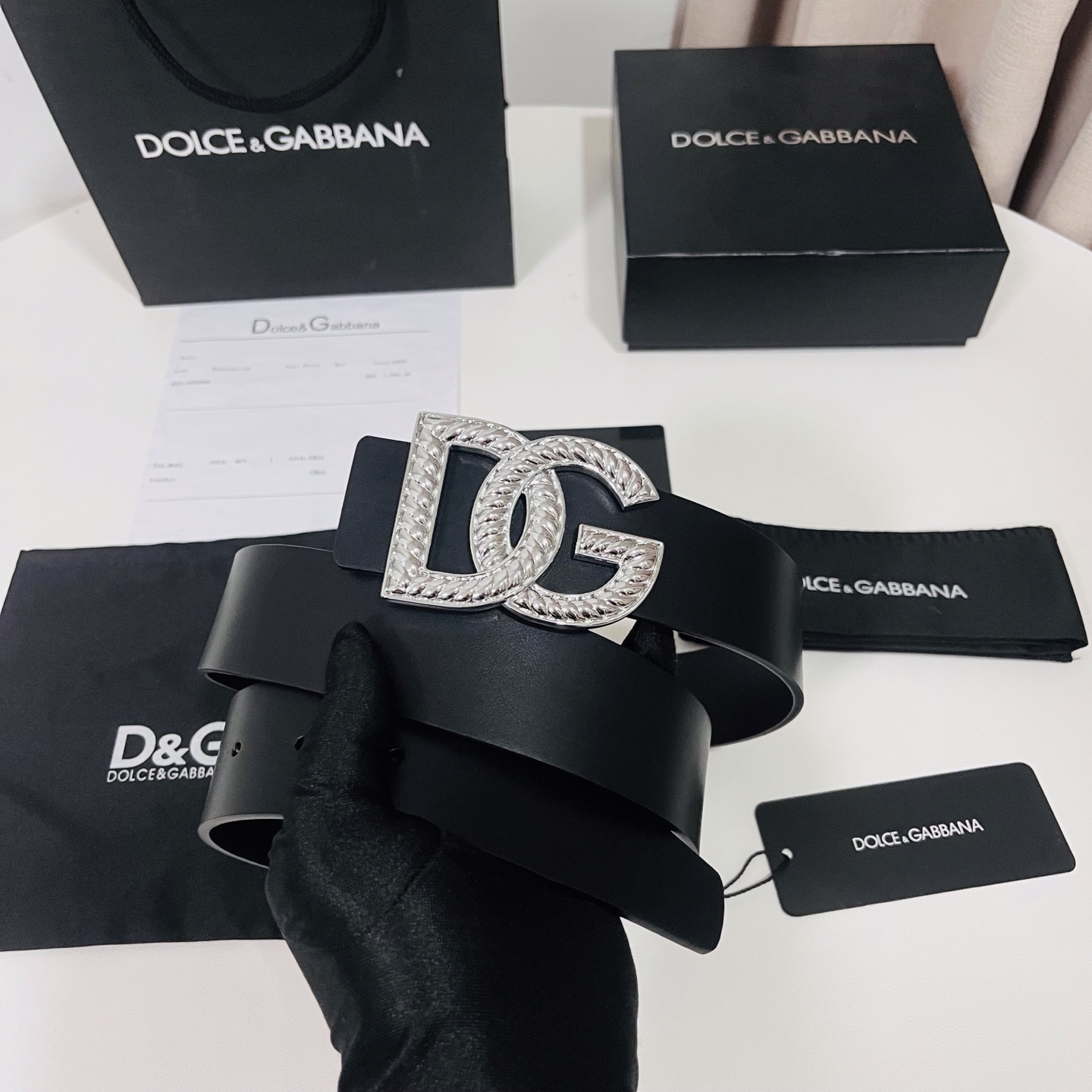 Dolce&Gabbana 新款 金色电镀金属徽标搭扣•搭扣下方设有点扣• 无镍搭扣与配件• 意大利制造