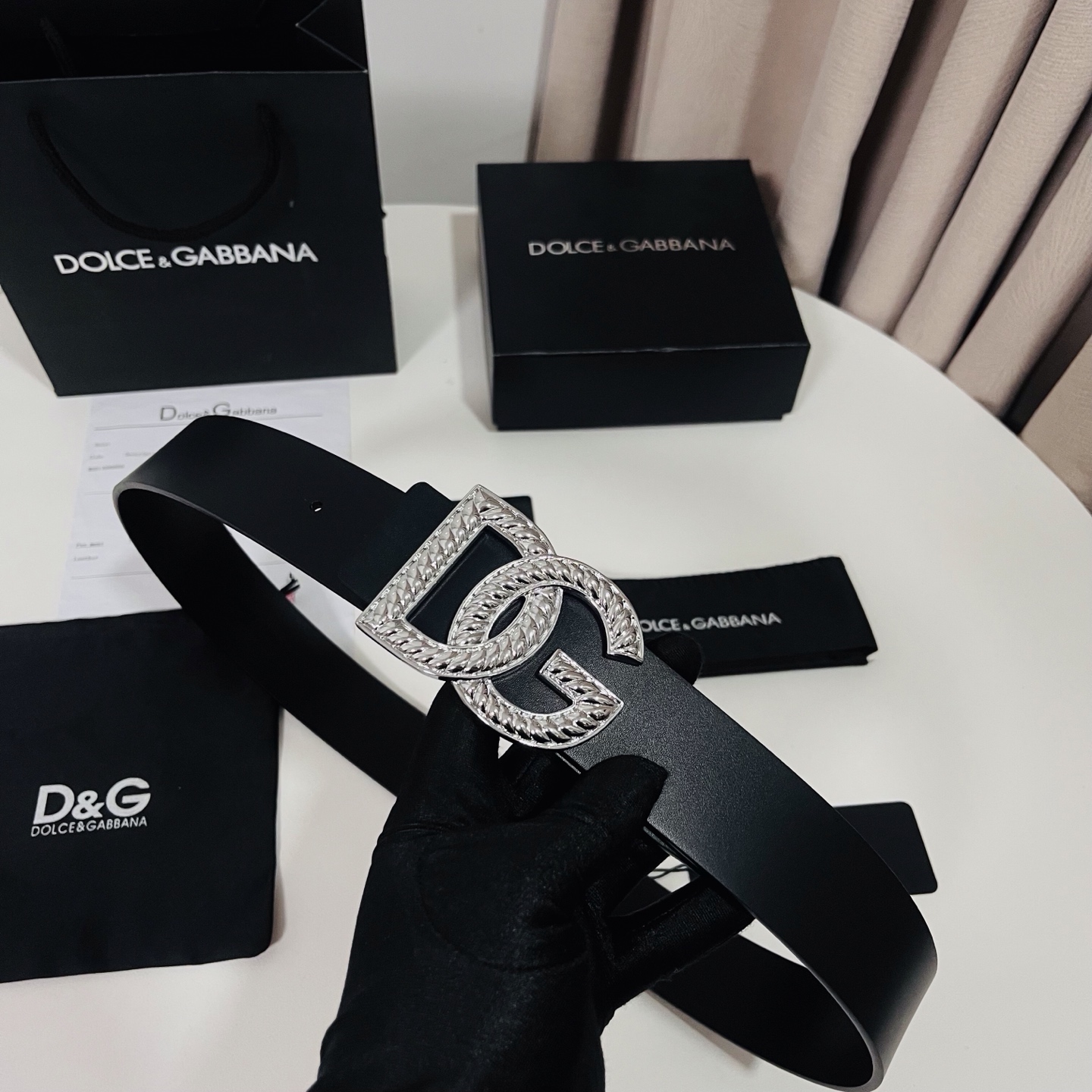 Dolce&Gabbana 新款 金色电镀金属徽标搭扣•搭扣下方设有点扣• 无镍搭扣与配件• 意大利制造