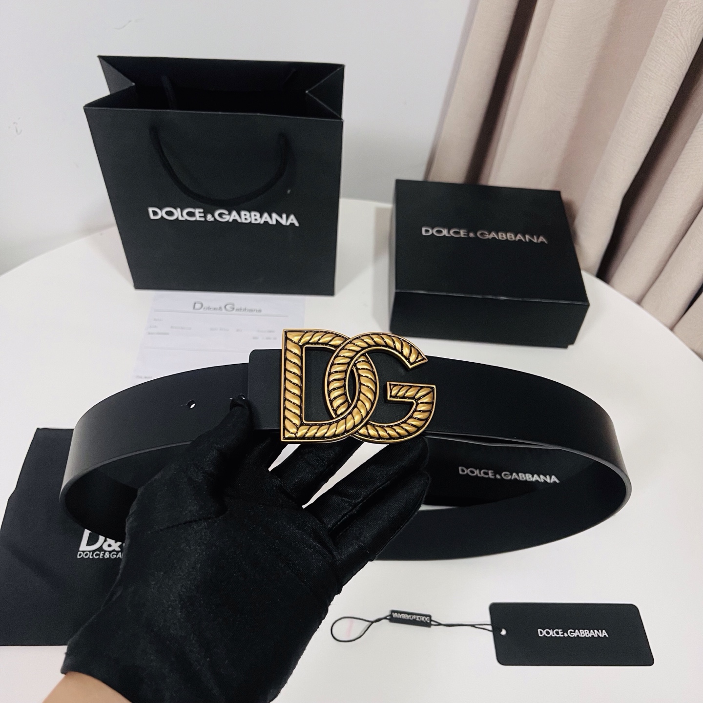 Dolce&Gabbana 新款 金色电镀金属徽标搭扣•搭扣下方设有点扣• 无镍搭扣与配件• 意大利制造