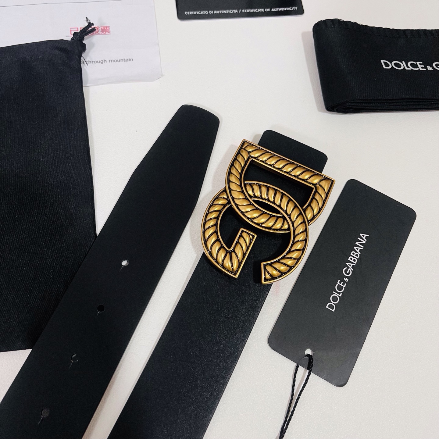 Dolce&Gabbana 新款 金色电镀金属徽标搭扣•搭扣下方设有点扣• 无镍搭扣与配件• 意大利制造