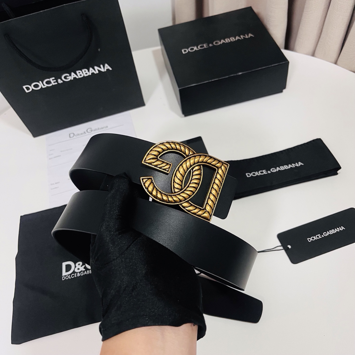 Dolce&Gabbana 新款 金色电镀金属徽标搭扣•搭扣下方设有点扣• 无镍搭扣与配件• 意大利制造