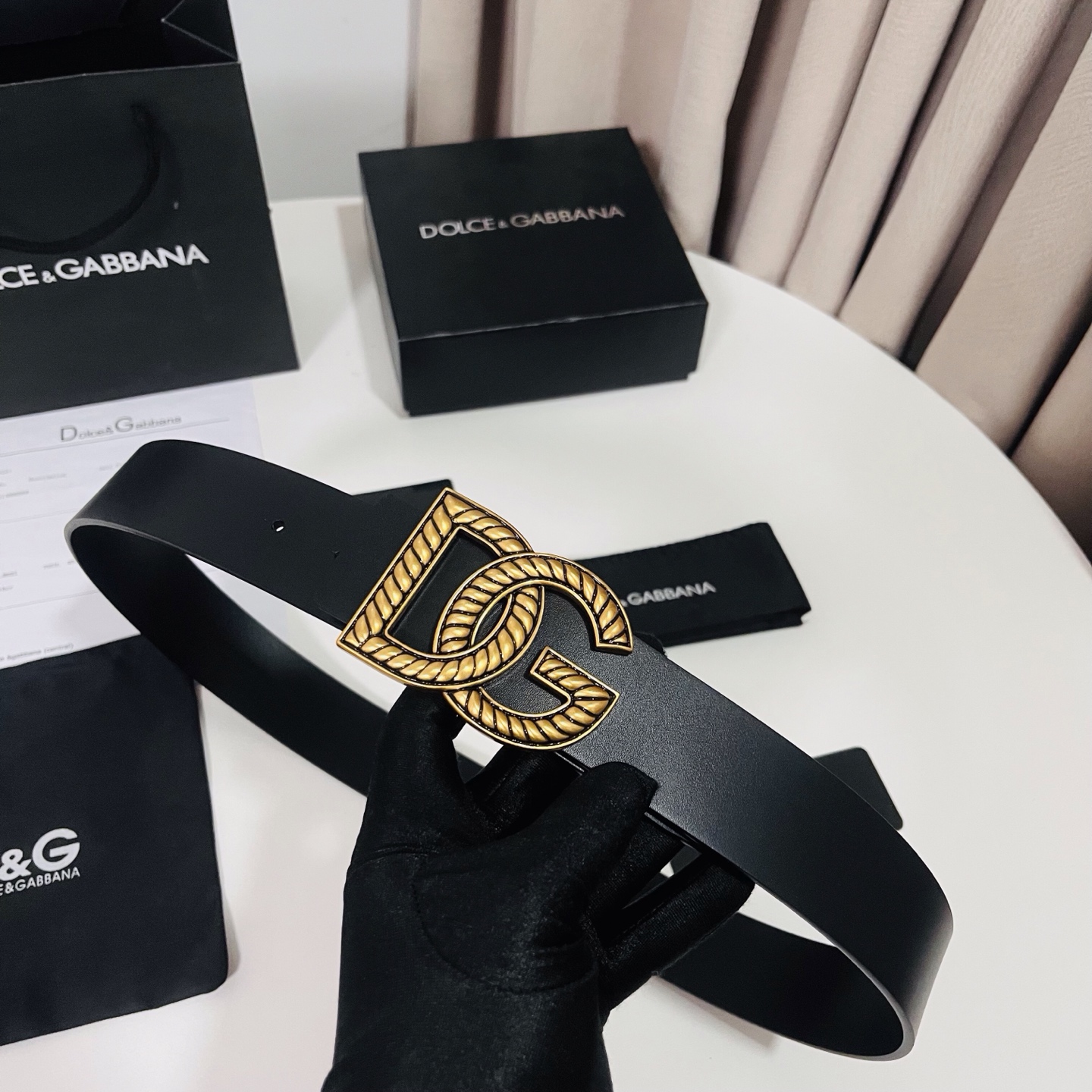 Dolce&Gabbana 新款 金色电镀金属徽标搭扣•搭扣下方设有点扣• 无镍搭扣与配件• 意大利制造