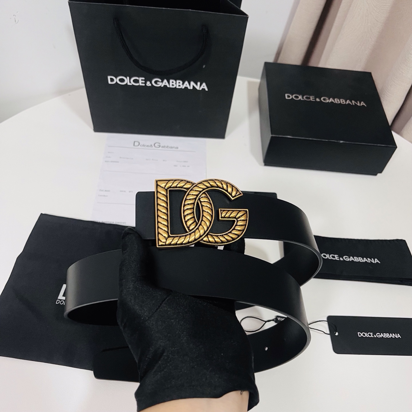 Dolce&Gabbana 新款 金色电镀金属徽标搭扣•搭扣下方设有点扣• 无镍搭扣与配件• 意大利制造