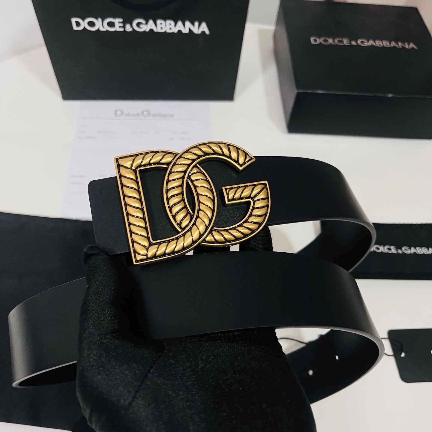 Dolce&Gabbana 新款 金色电镀金属徽标搭扣•搭扣下方设有点扣• 无镍搭扣与配件• 意大利制造