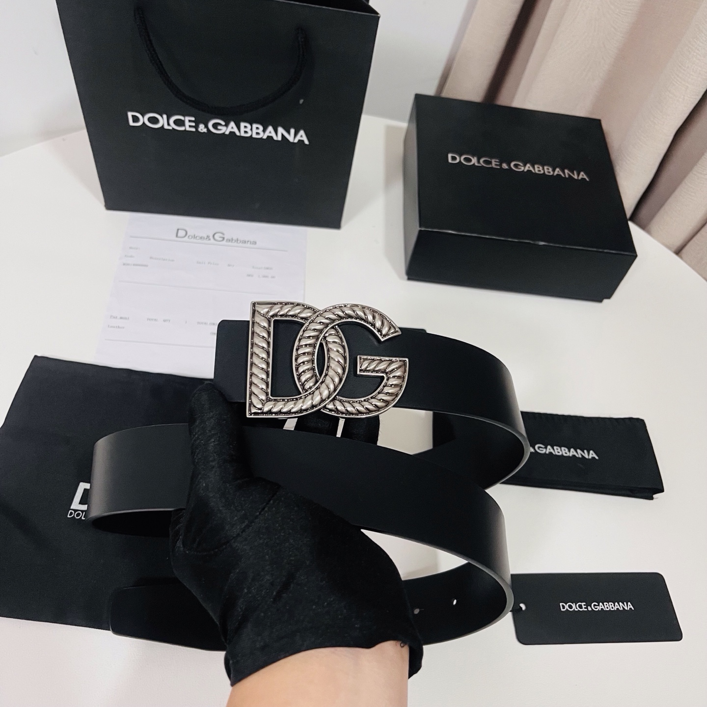 Dolce&Gabbana 新款 金色电镀金属徽标搭扣•搭扣下方设有点扣• 无镍搭扣与配件• 意大利制造