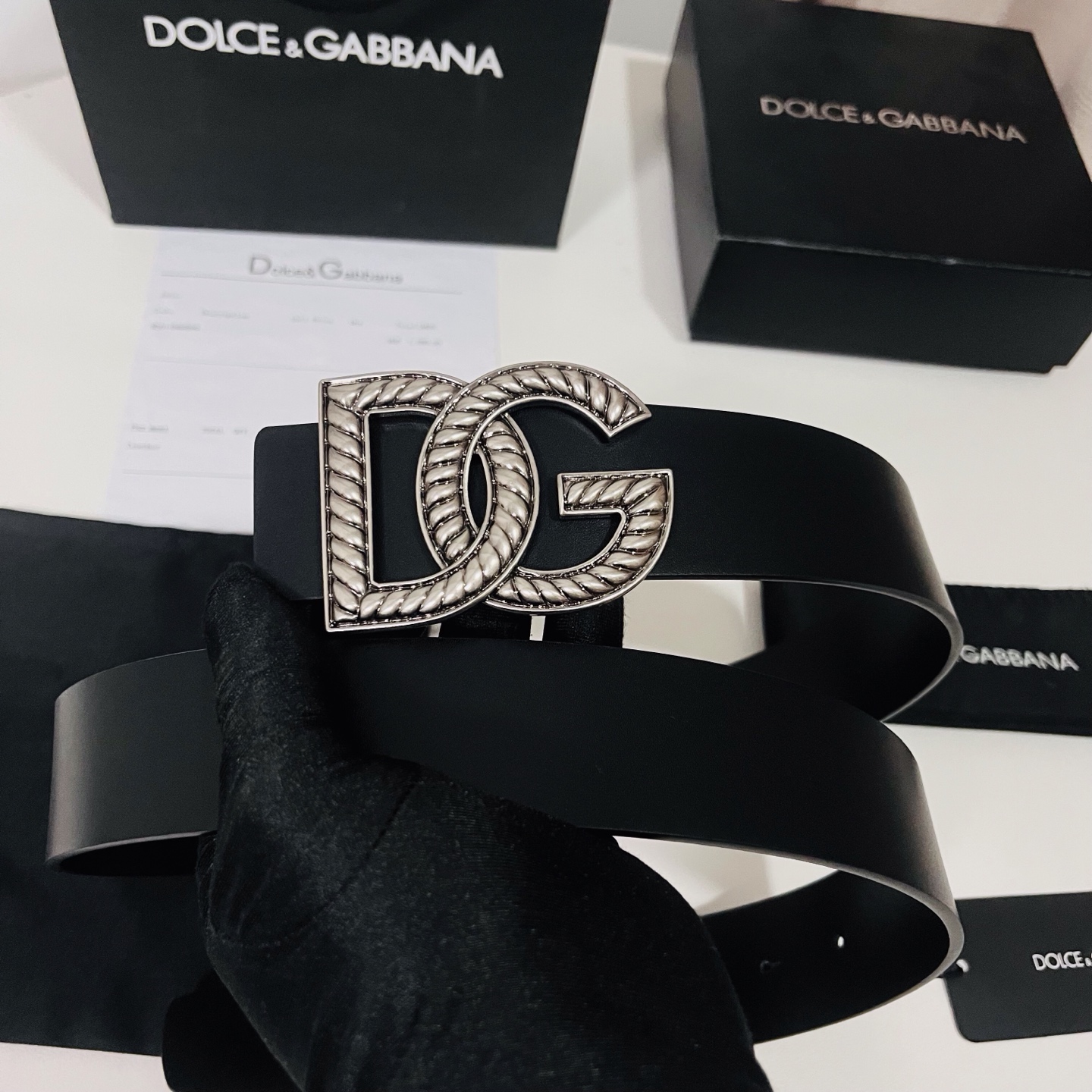 Dolce&Gabbana 新款 金色电镀金属徽标搭扣•搭扣下方设有点扣• 无镍搭扣与配件• 意大利制造
