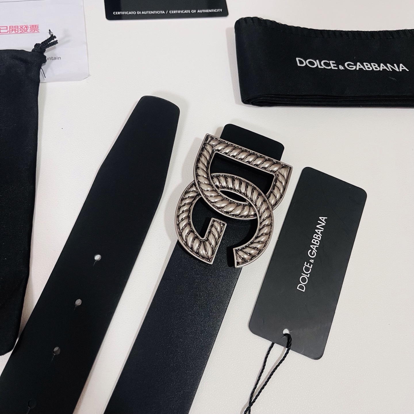 Dolce&Gabbana 新款 金色电镀金属徽标搭扣•搭扣下方设有点扣• 无镍搭扣与配件• 意大利制造