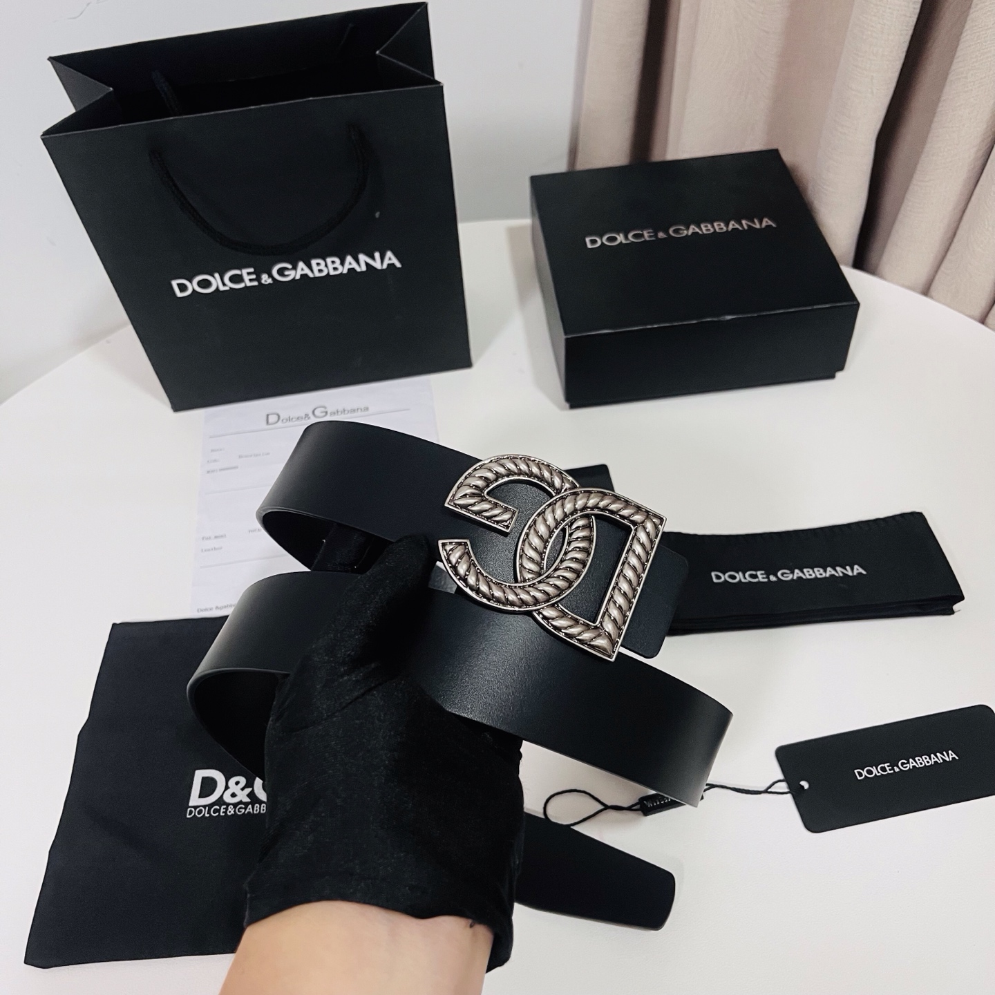 Dolce&Gabbana 新款 金色电镀金属徽标搭扣•搭扣下方设有点扣• 无镍搭扣与配件• 意大利制造