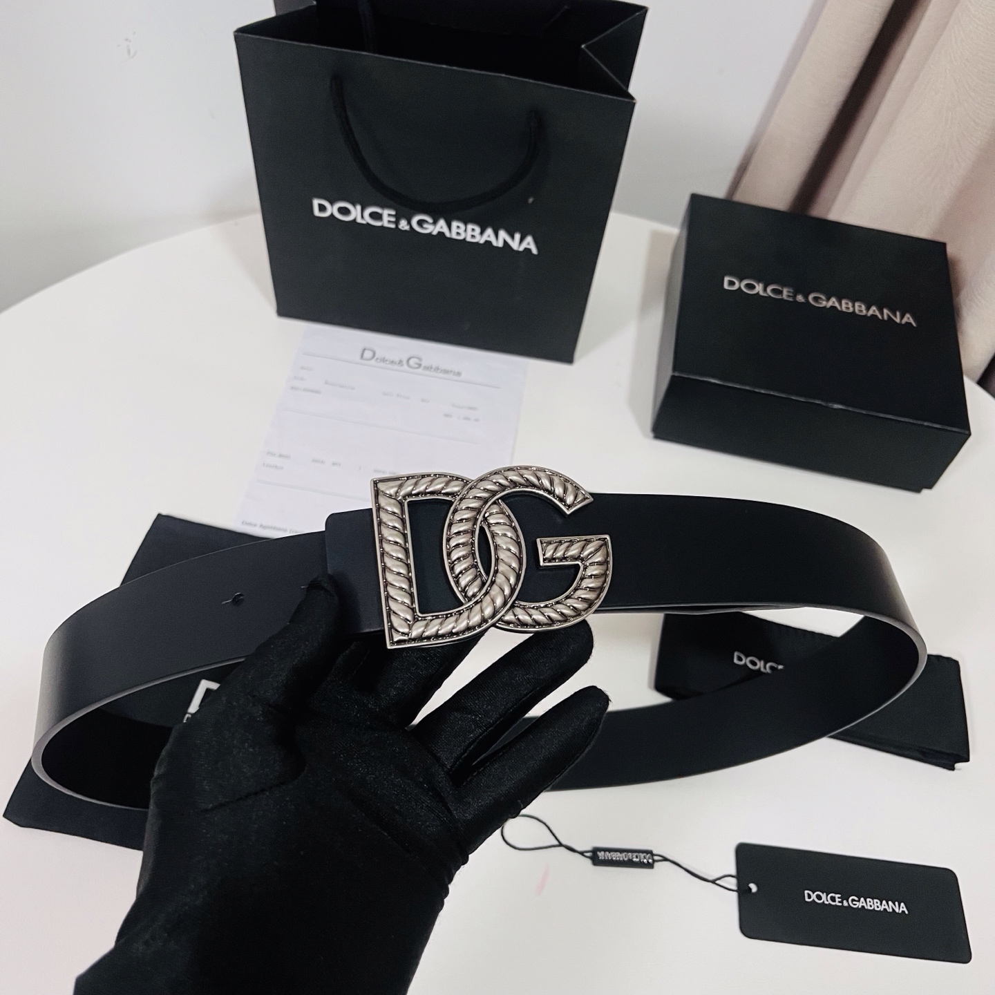 Dolce&Gabbana 新款 金色电镀金属徽标搭扣•搭扣下方设有点扣• 无镍搭扣与配件• 意大利制造