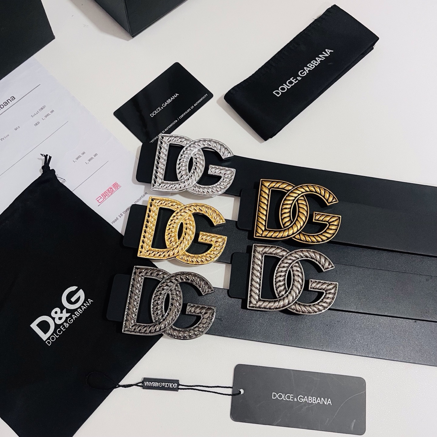 Dolce&Gabbana 新款 金色电镀金属徽标搭扣•搭扣下方设有点扣• 无镍搭扣与配件• 意大利制造
