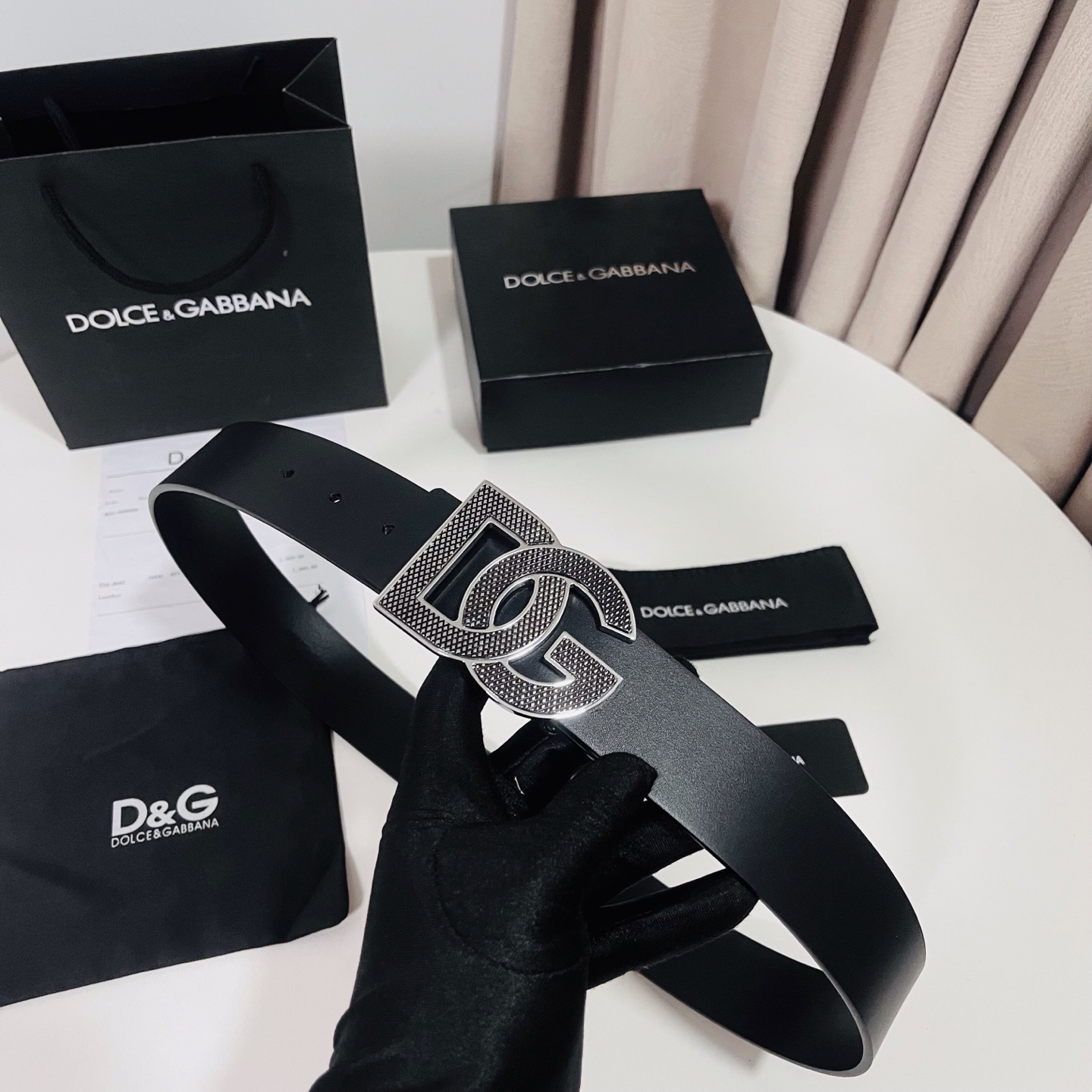 Dolce&Gabbana 新款 金色电镀金属徽标搭扣•搭扣下方设有点扣• 无镍搭扣与配件• 意大利制造