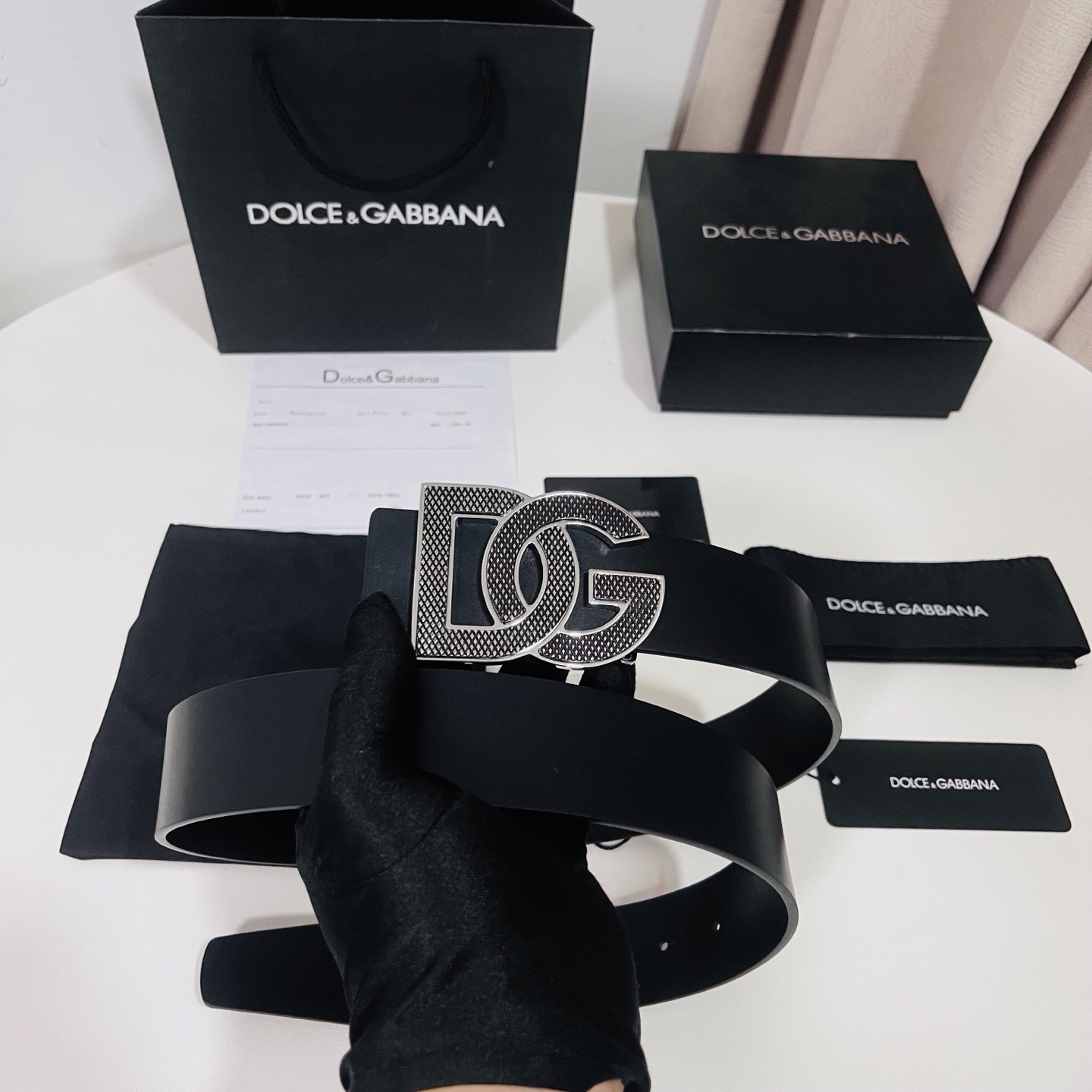 Dolce&Gabbana 新款 金色电镀金属徽标搭扣•搭扣下方设有点扣• 无镍搭扣与配件• 意大利制造