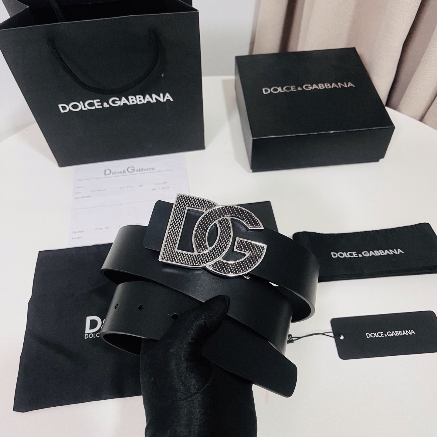Dolce&Gabbana 新款 金色电镀金属徽标搭扣•搭扣下方设有点扣• 无镍搭扣与配件• 意大利制造