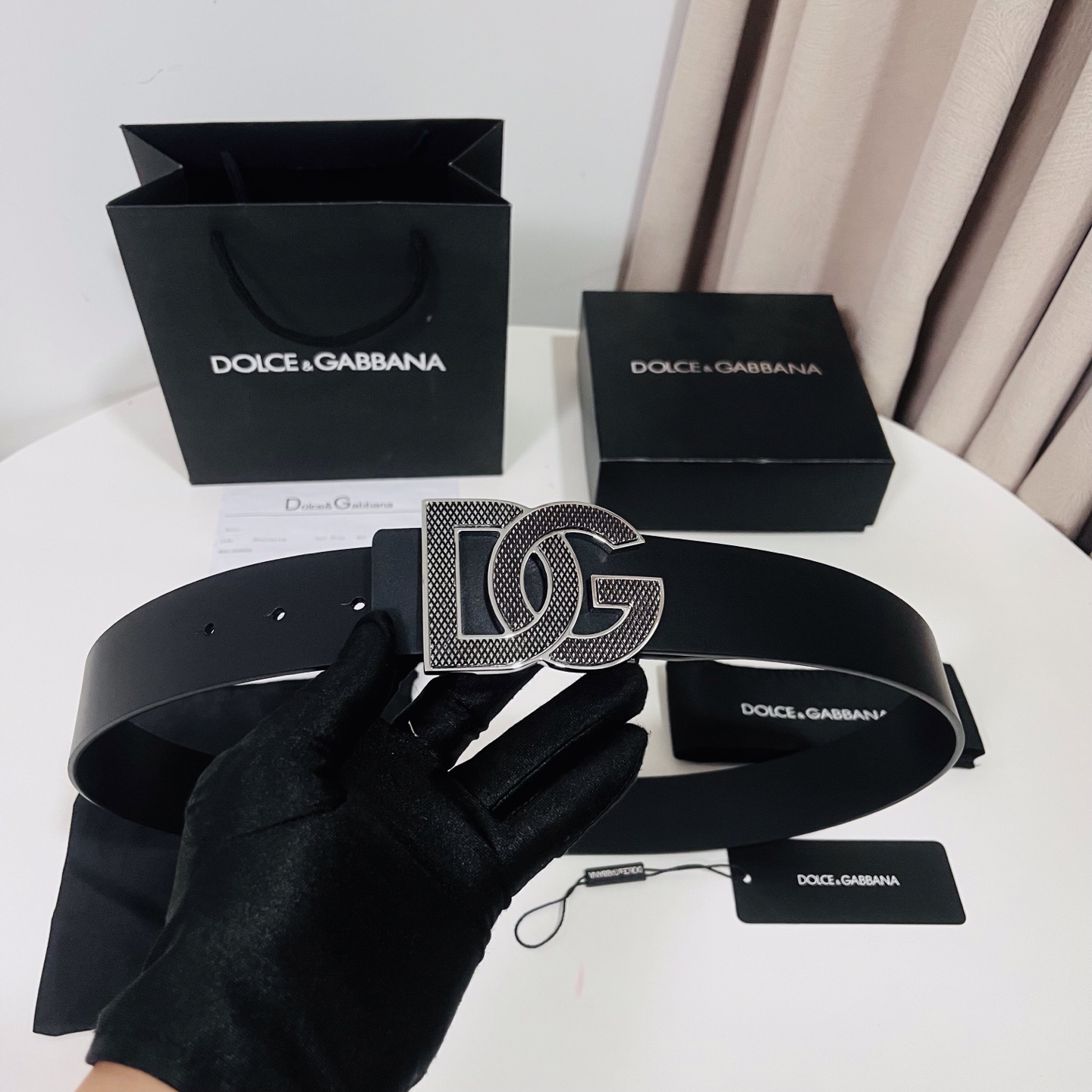 Dolce&Gabbana 新款 金色电镀金属徽标搭扣•搭扣下方设有点扣• 无镍搭扣与配件• 意大利制造