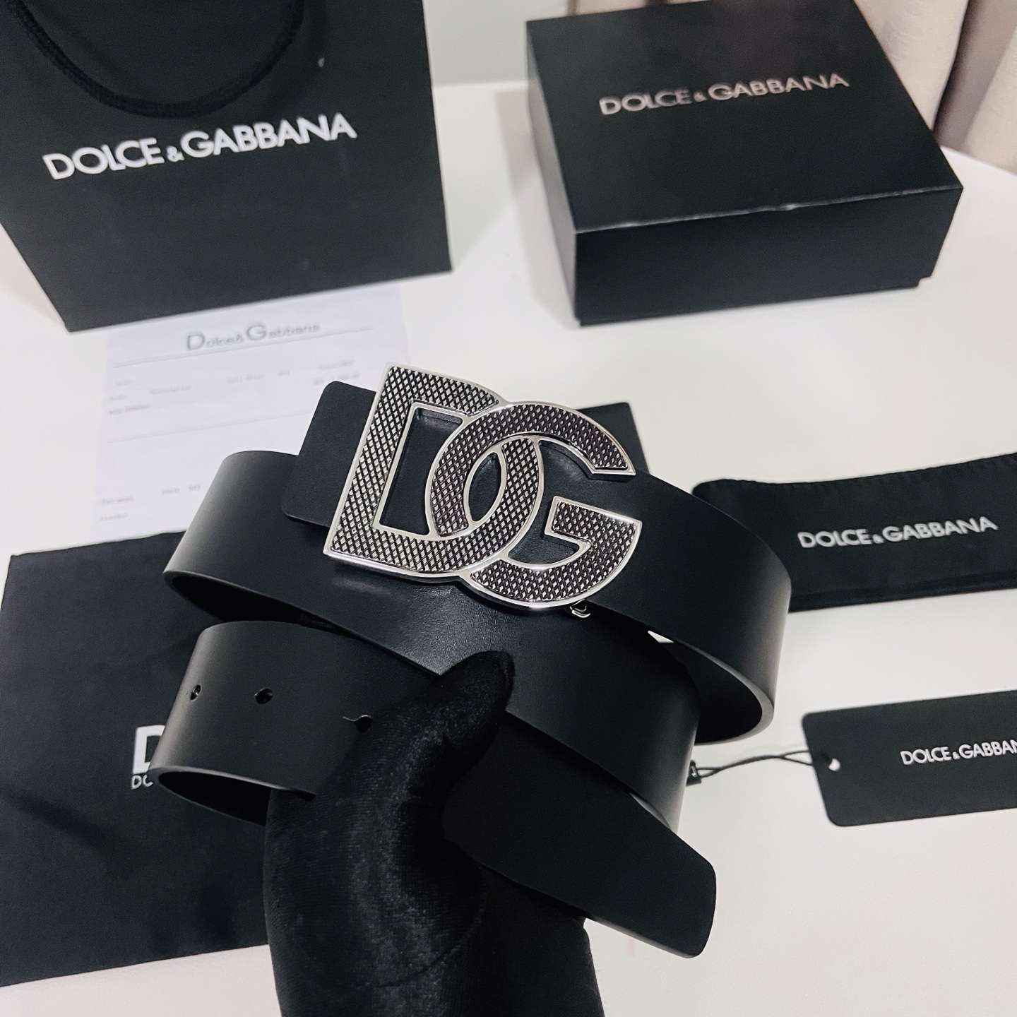 Dolce&Gabbana 新款 金色电镀金属徽标搭扣•搭扣下方设有点扣• 无镍搭扣与配件• 意大利制造