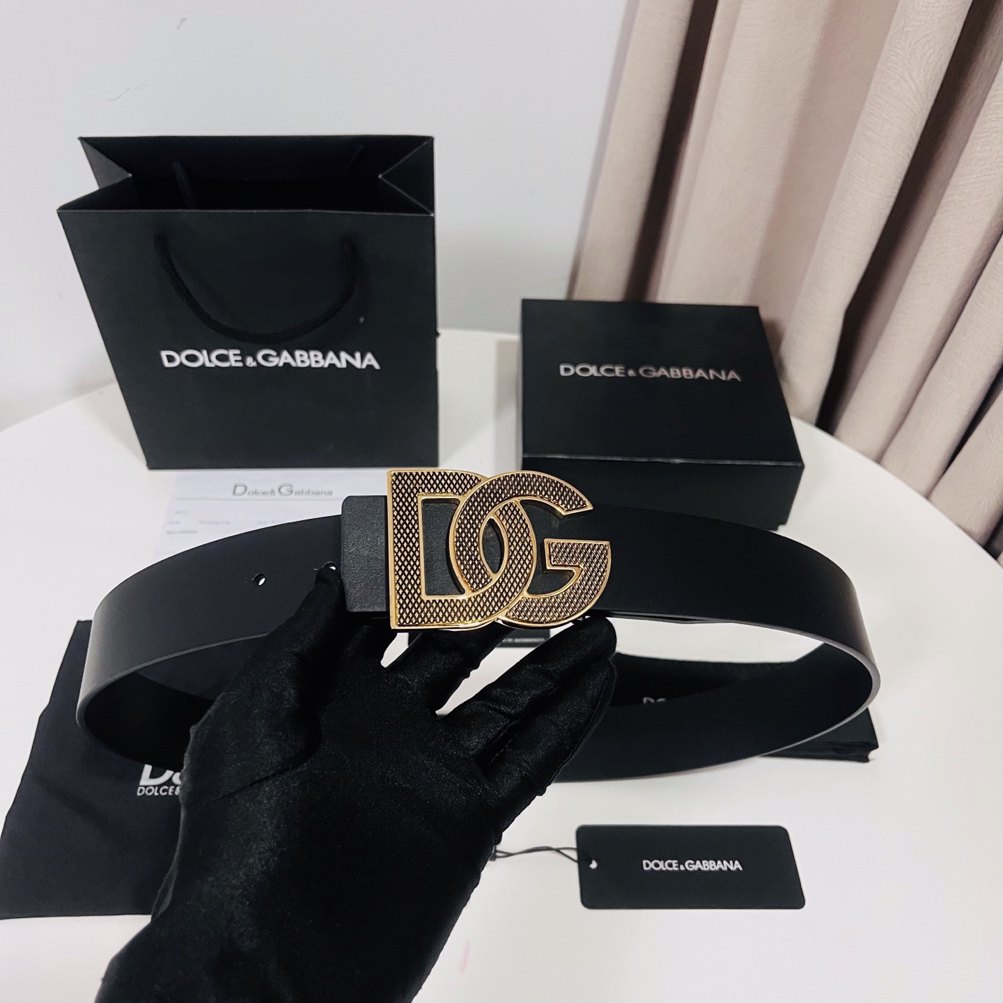 Dolce&Gabbana 新款 金色电镀金属徽标搭扣•搭扣下方设有点扣• 无镍搭扣与配件• 意大利制造