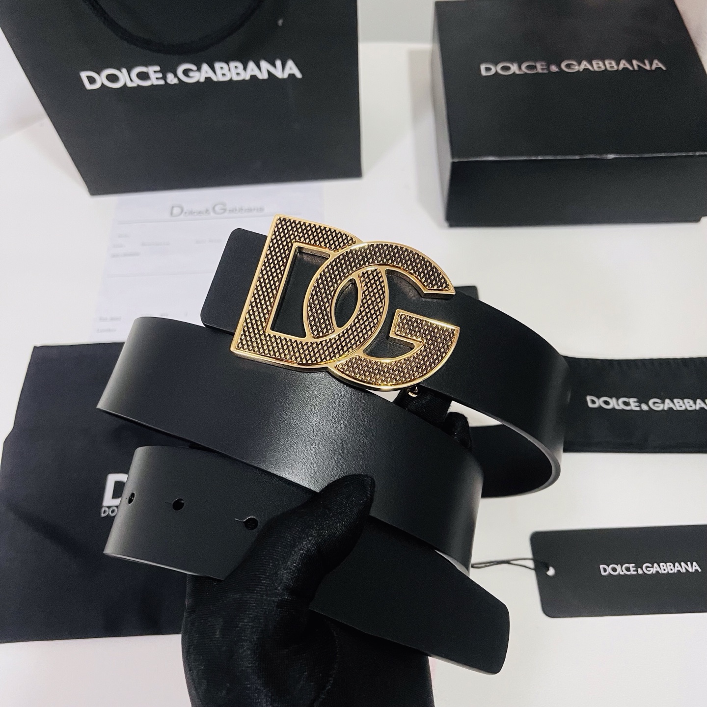 Dolce&Gabbana 新款 金色电镀金属徽标搭扣•搭扣下方设有点扣• 无镍搭扣与配件• 意大利制造