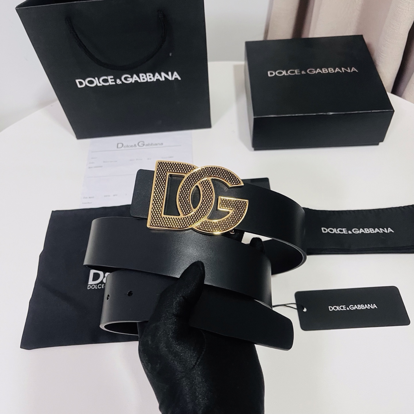 Dolce&Gabbana 新款 金色电镀金属徽标搭扣•搭扣下方设有点扣• 无镍搭扣与配件• 意大利制造