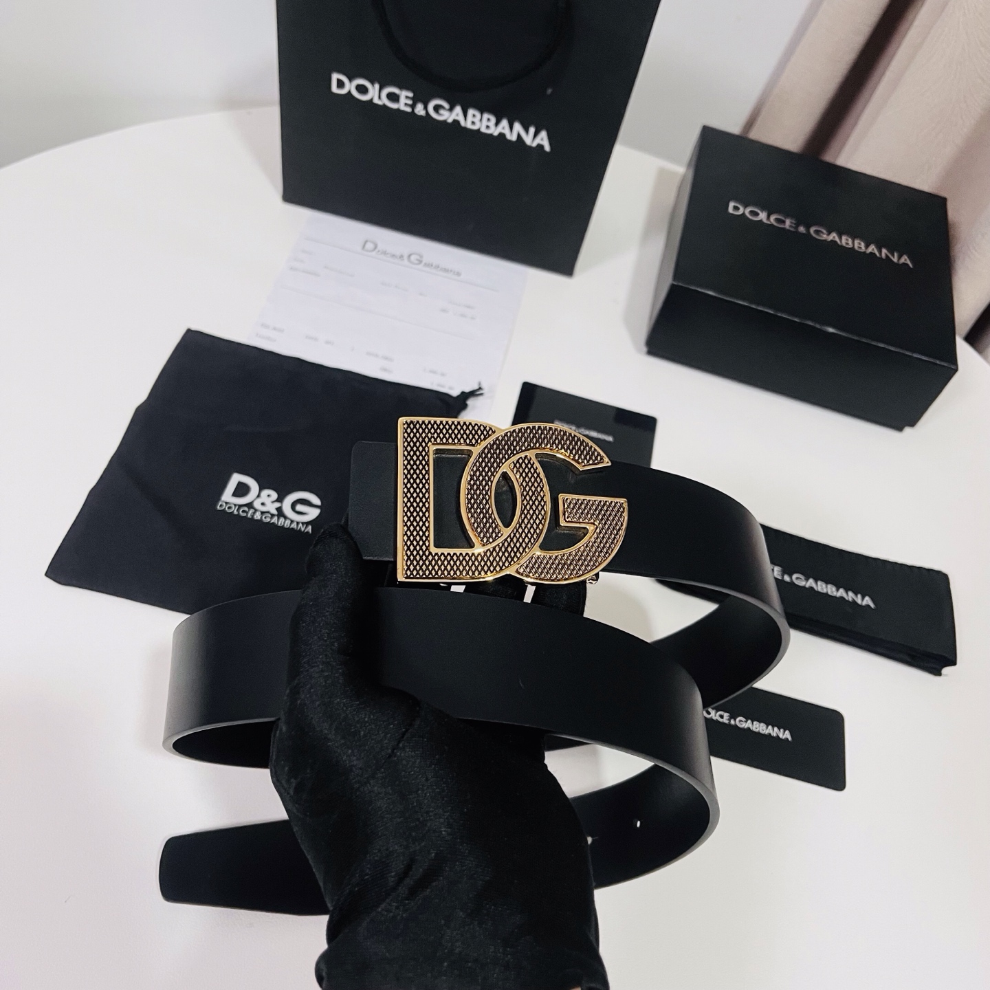 Dolce&Gabbana 新款 金色电镀金属徽标搭扣•搭扣下方设有点扣• 无镍搭扣与配件• 意大利制造