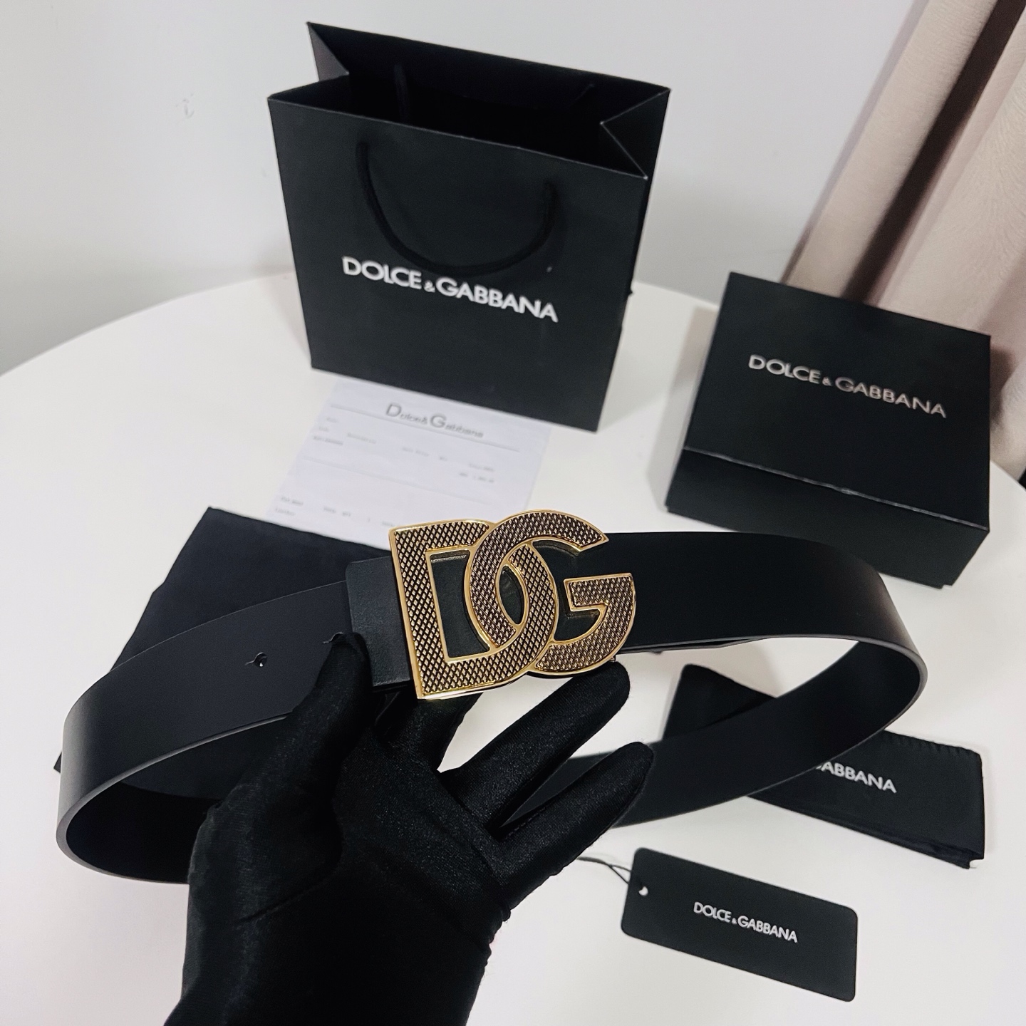 Dolce&Gabbana 新款 金色电镀金属徽标搭扣•搭扣下方设有点扣• 无镍搭扣与配件• 意大利制造