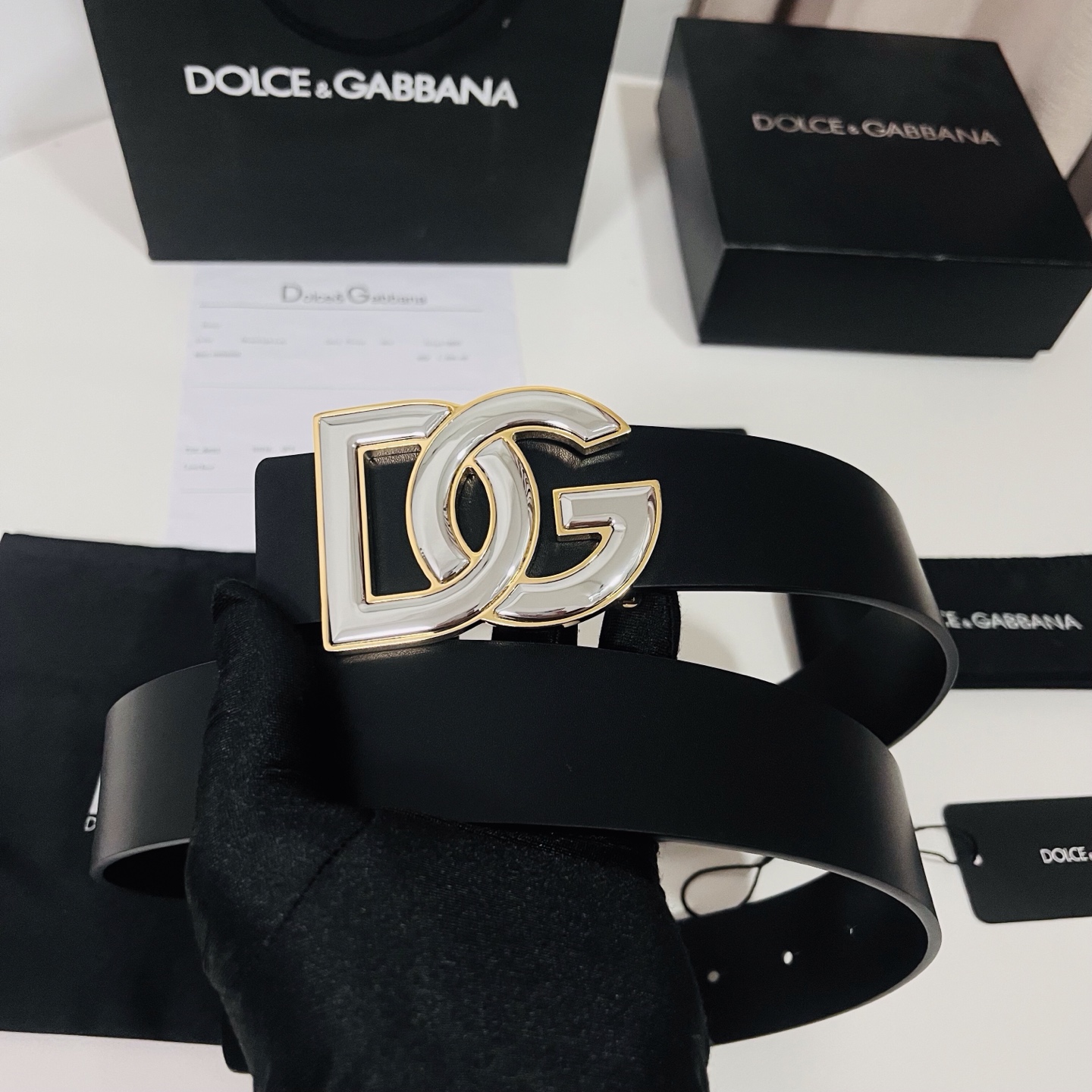 Dolce&Gabbana 新款 金色电镀金属徽标搭扣•搭扣下方设有点扣• 无镍搭扣与配件• 意大利制造