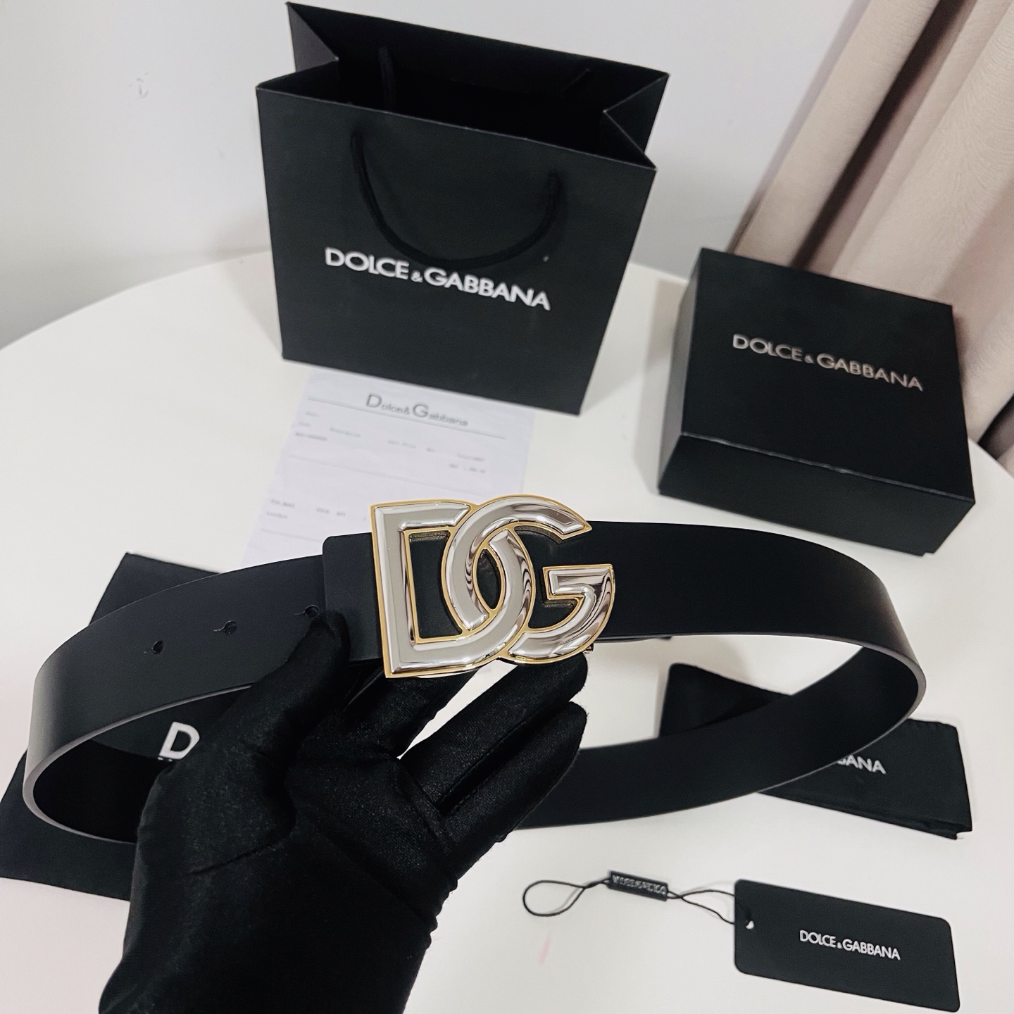 Dolce&Gabbana 新款 金色电镀金属徽标搭扣•搭扣下方设有点扣• 无镍搭扣与配件• 意大利制造