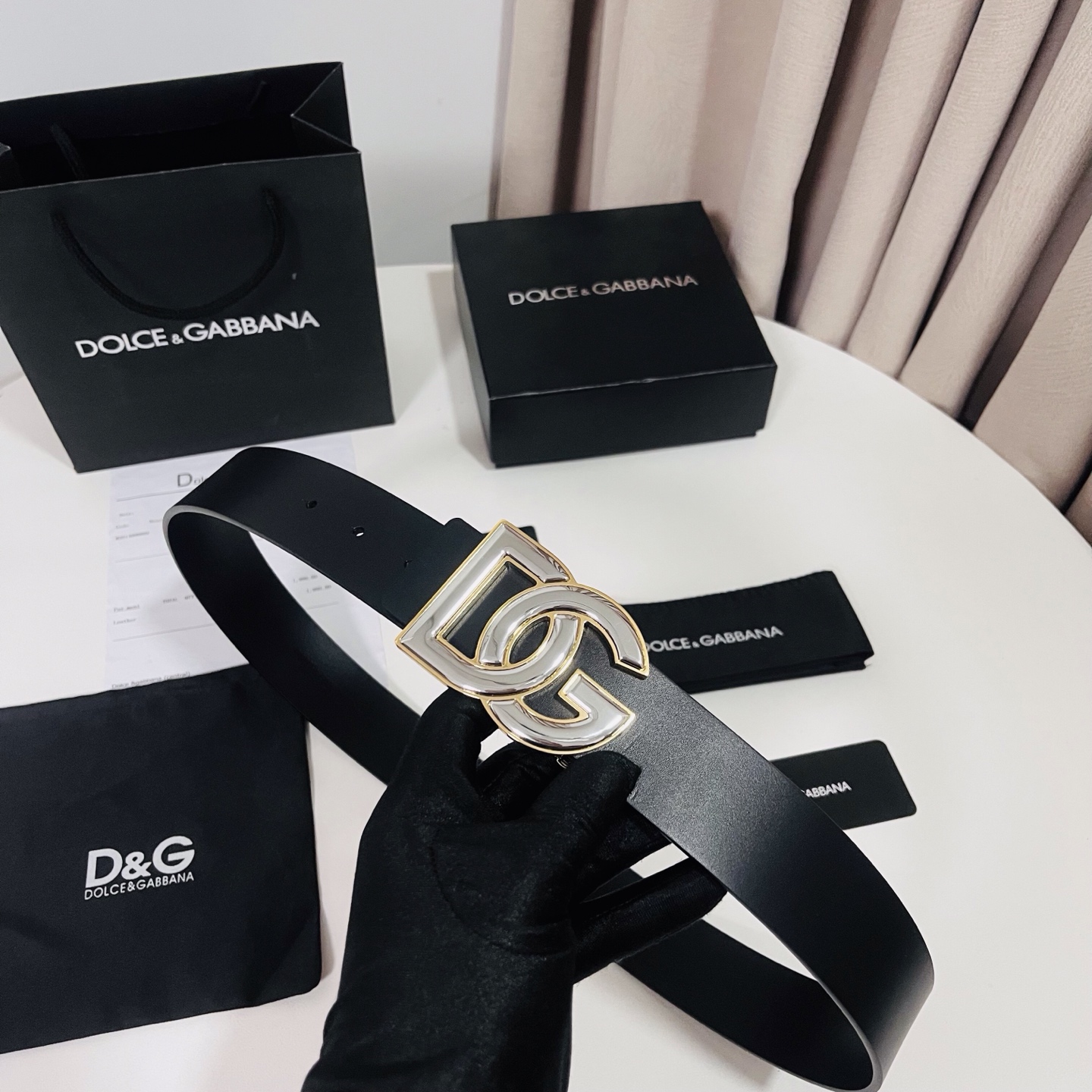 Dolce&Gabbana 新款 金色电镀金属徽标搭扣•搭扣下方设有点扣• 无镍搭扣与配件• 意大利制造