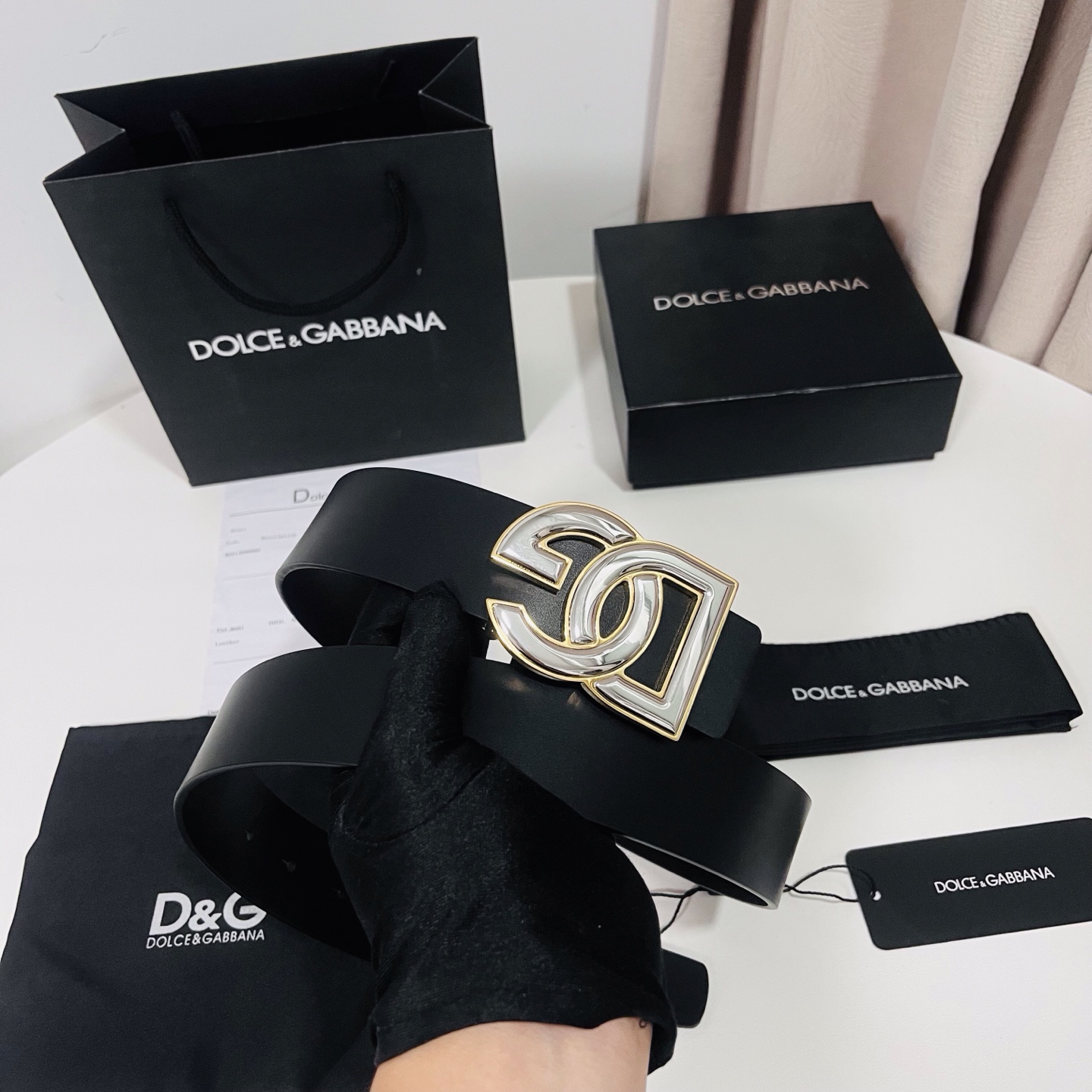Dolce&Gabbana 新款 金色电镀金属徽标搭扣•搭扣下方设有点扣• 无镍搭扣与配件• 意大利制造
